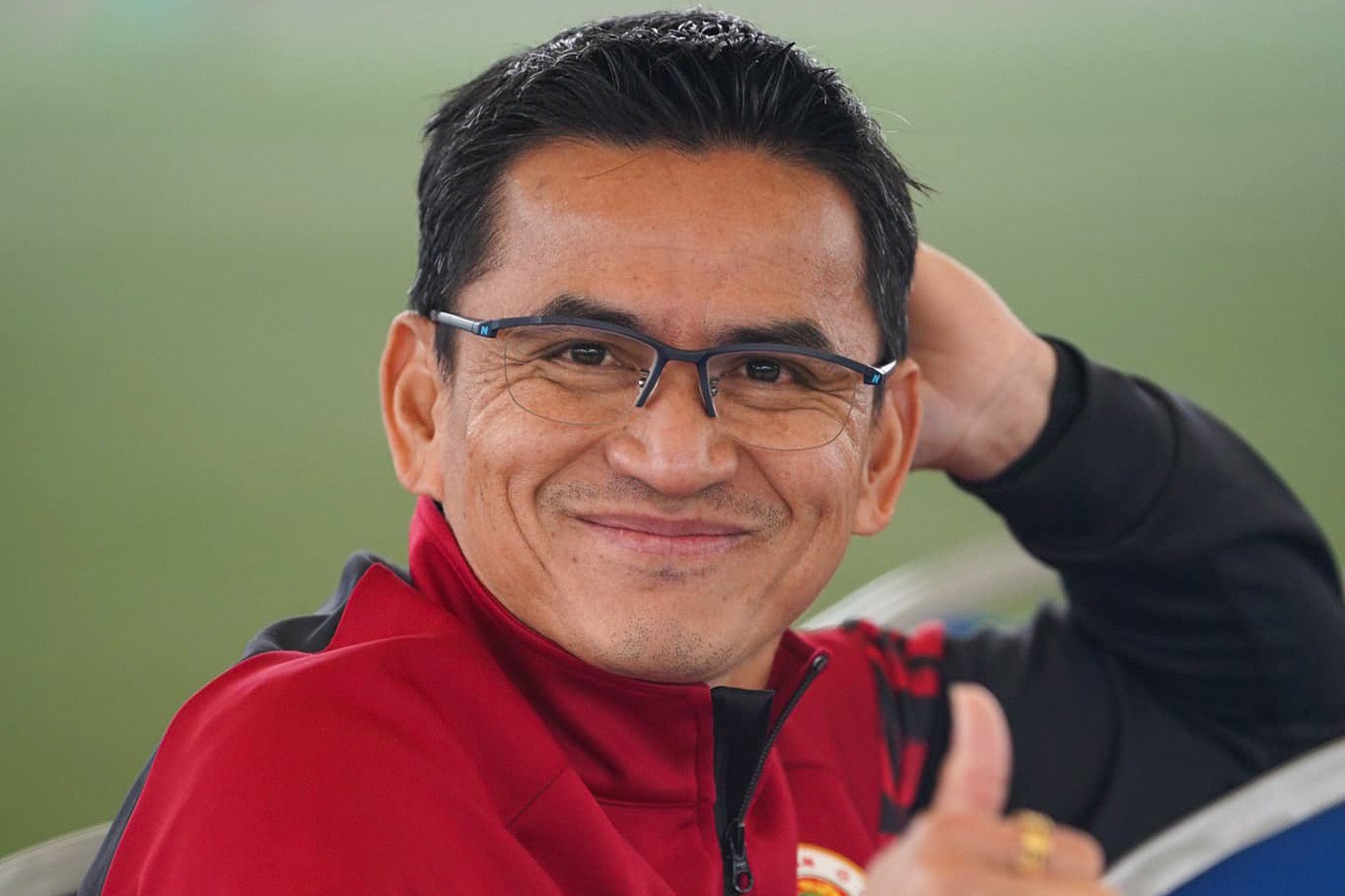 HLV Kiatisak co the tro lai V.League hinh anh