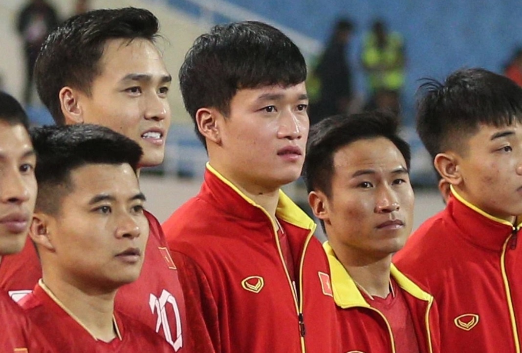 Nguyen nhan nhieu ngoi sao khong co cho duoi thoi Troussier hinh anh