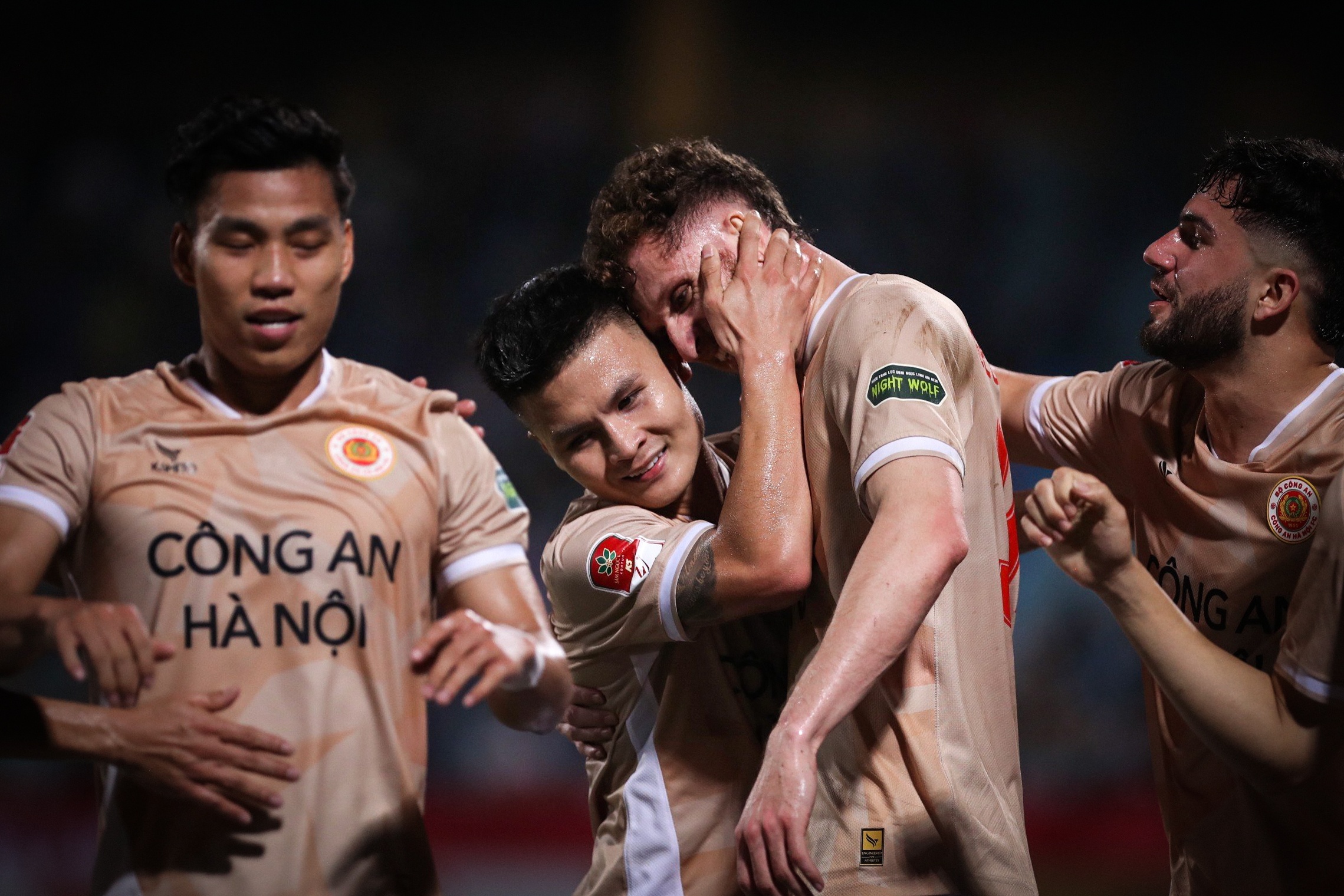 Quang Hai mo nhat anh 4