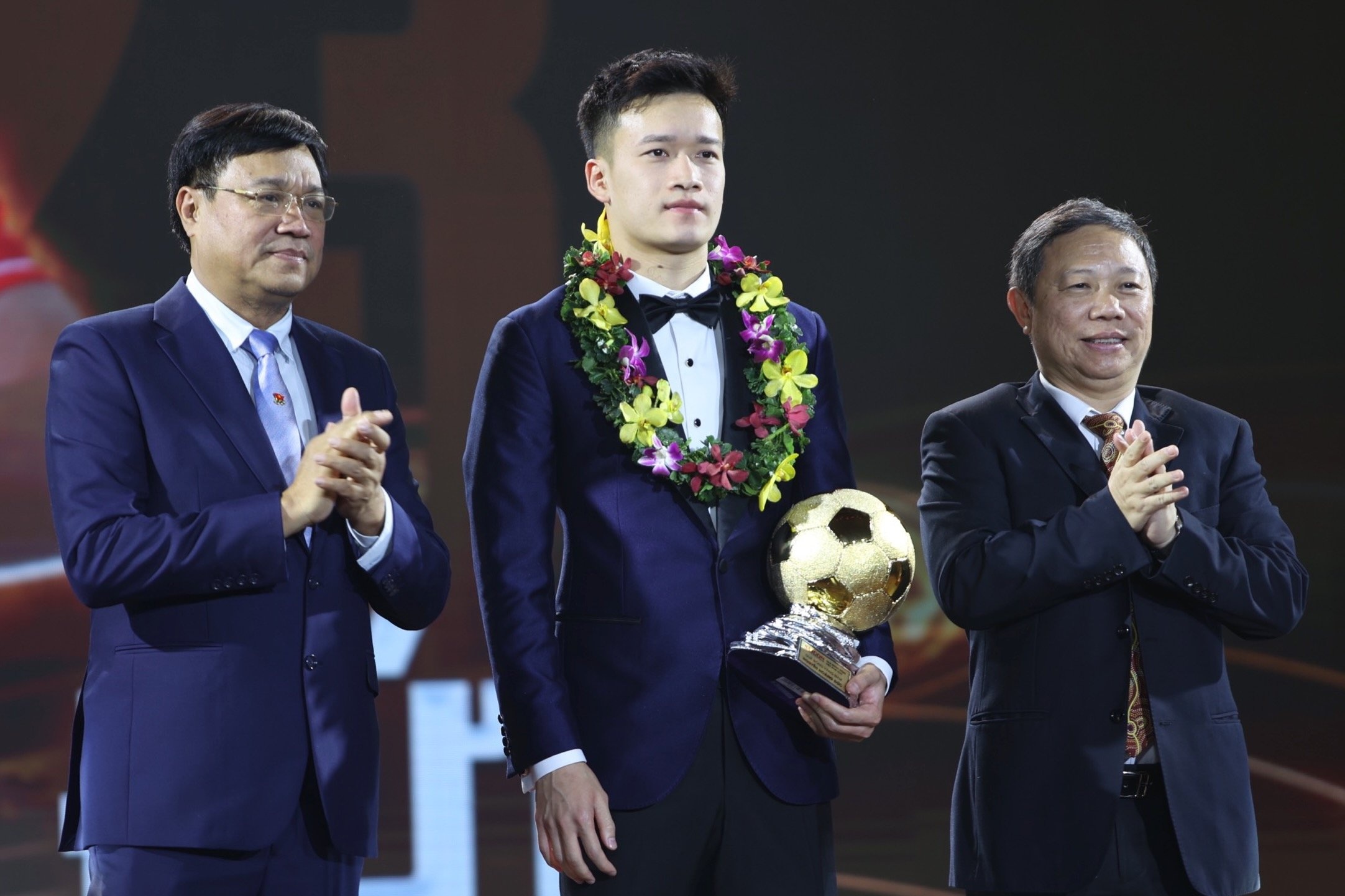 Hoang Duc o lai The Cong Viettel hinh anh