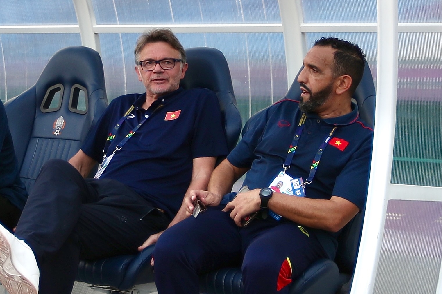 HLV Troussier giao U23 Viet Nam cho tro ly dan dat hinh anh