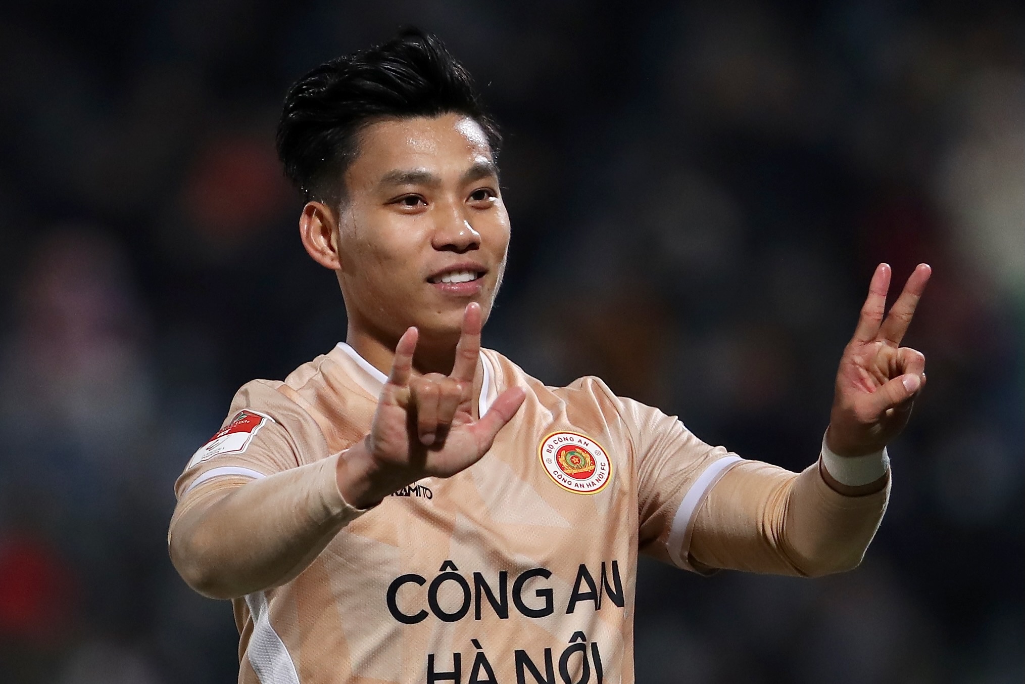 CLB CAHN thiet lap quy dao chien thang moi hinh anh