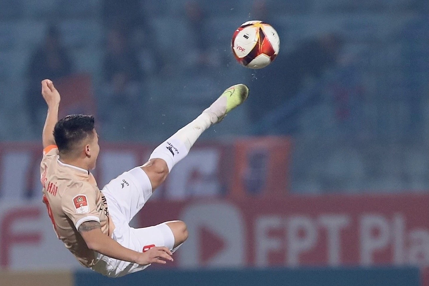 Nga mu truoc Quang Hai hinh anh