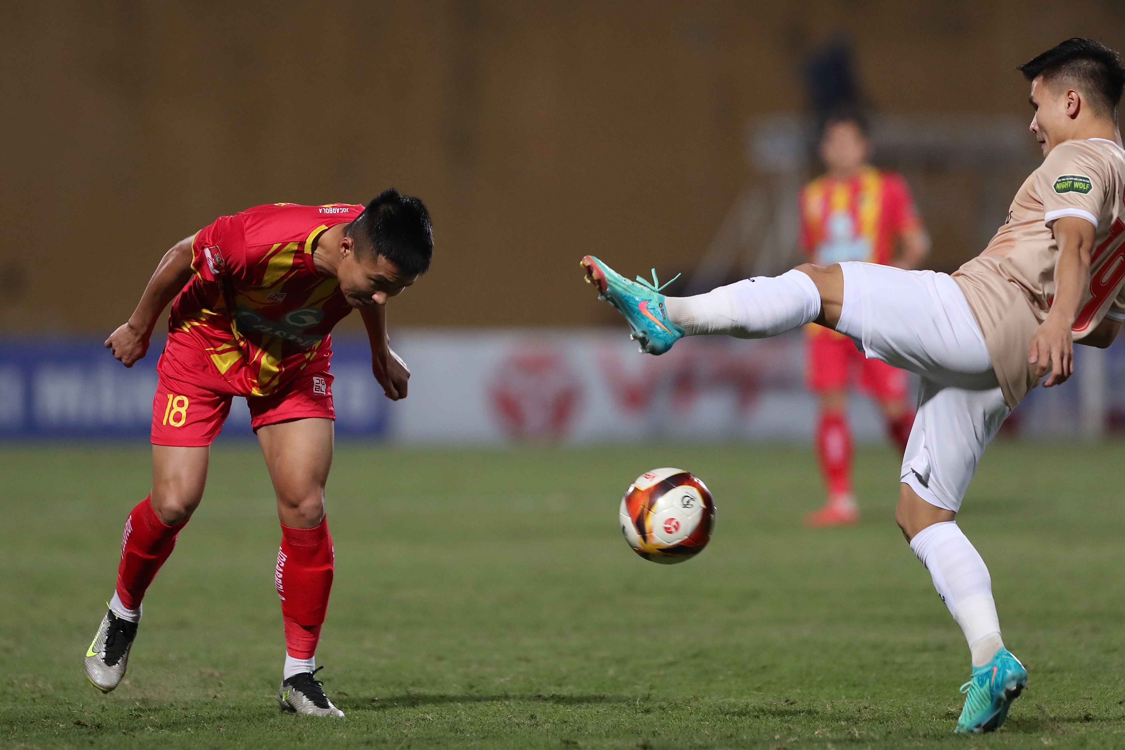 Quang Hai Viet Anh V.League anh 3