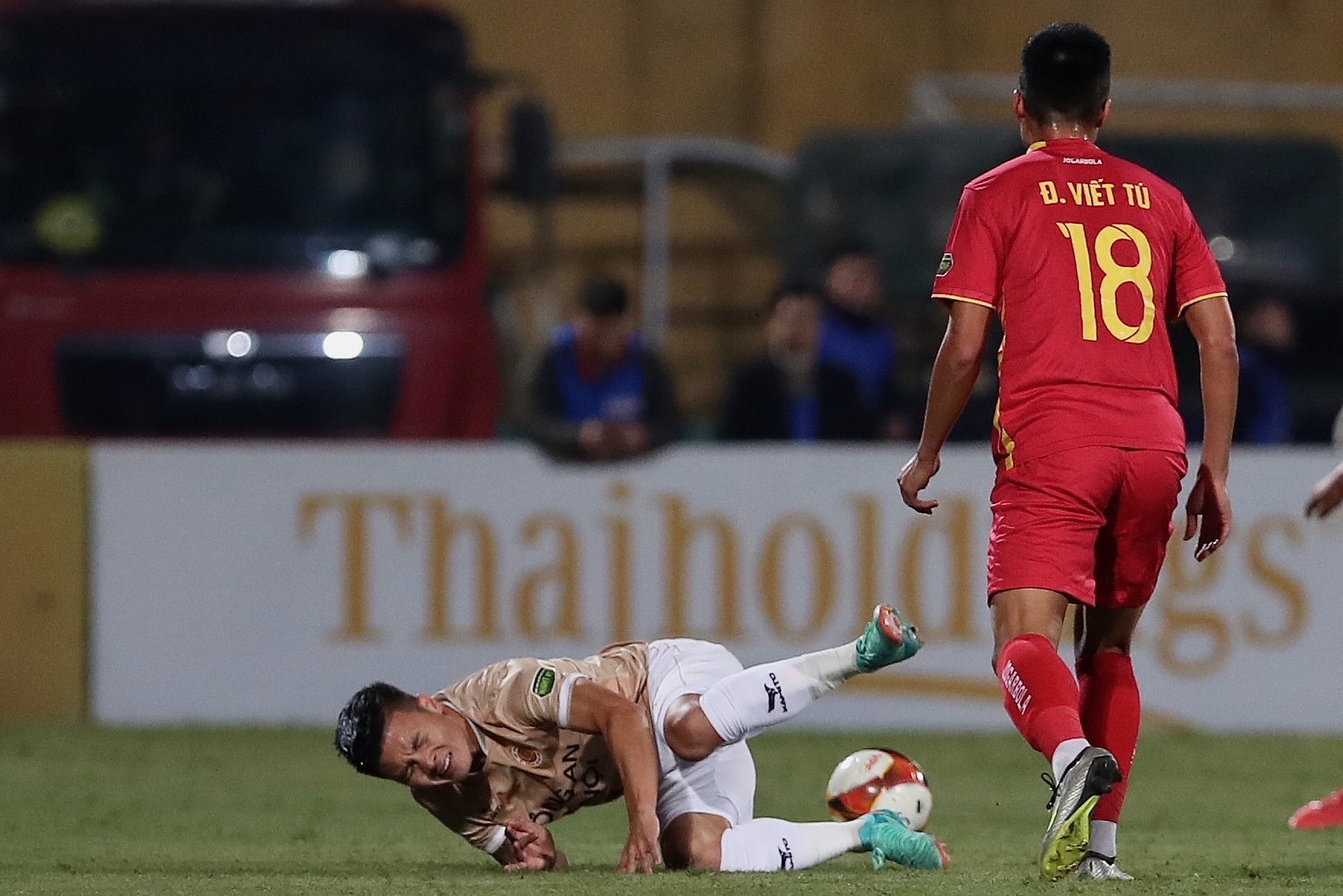 Quang Hai Viet Anh V.League anh 4