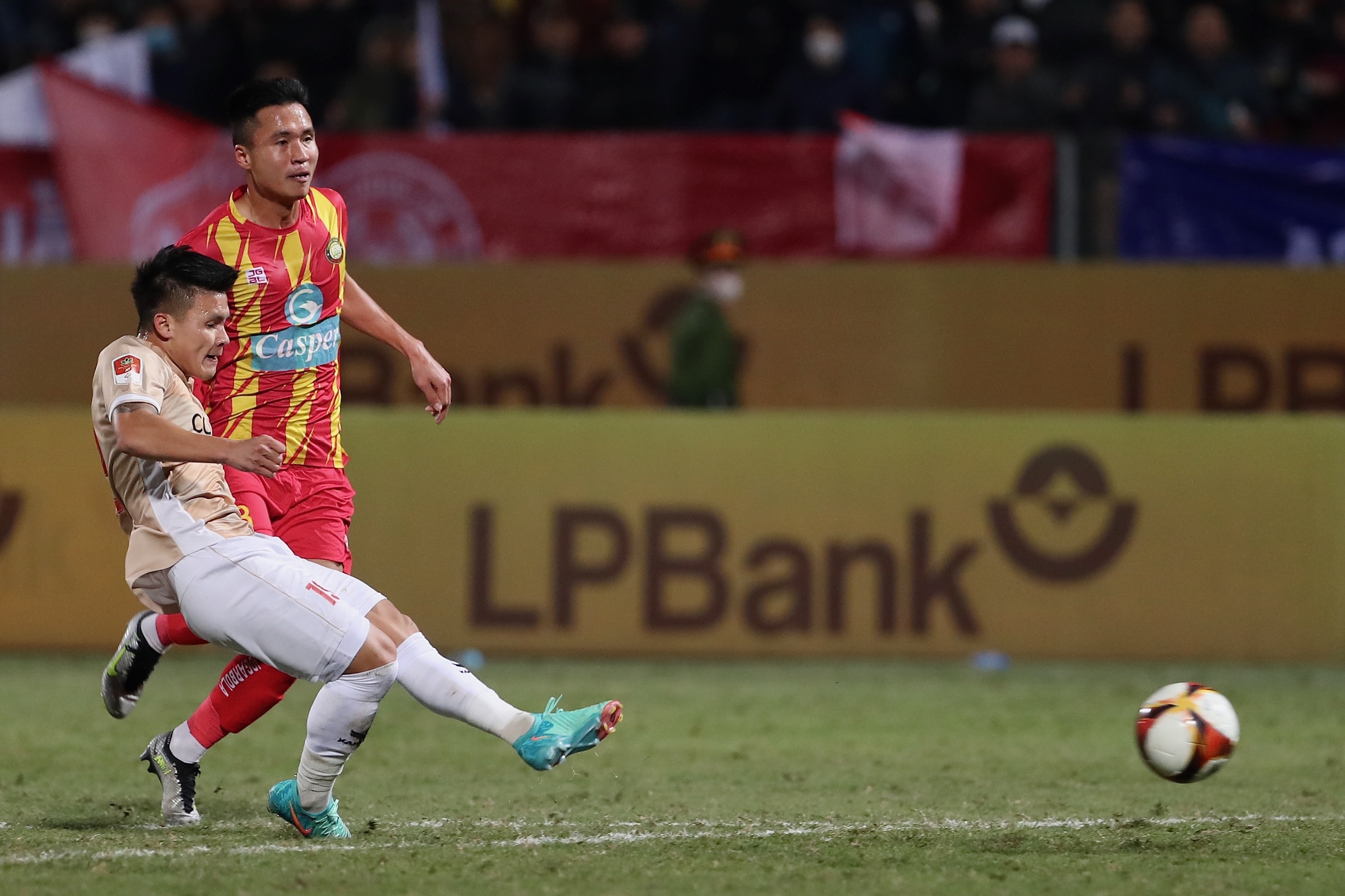 Quang Hai Viet Anh V.League anh 6