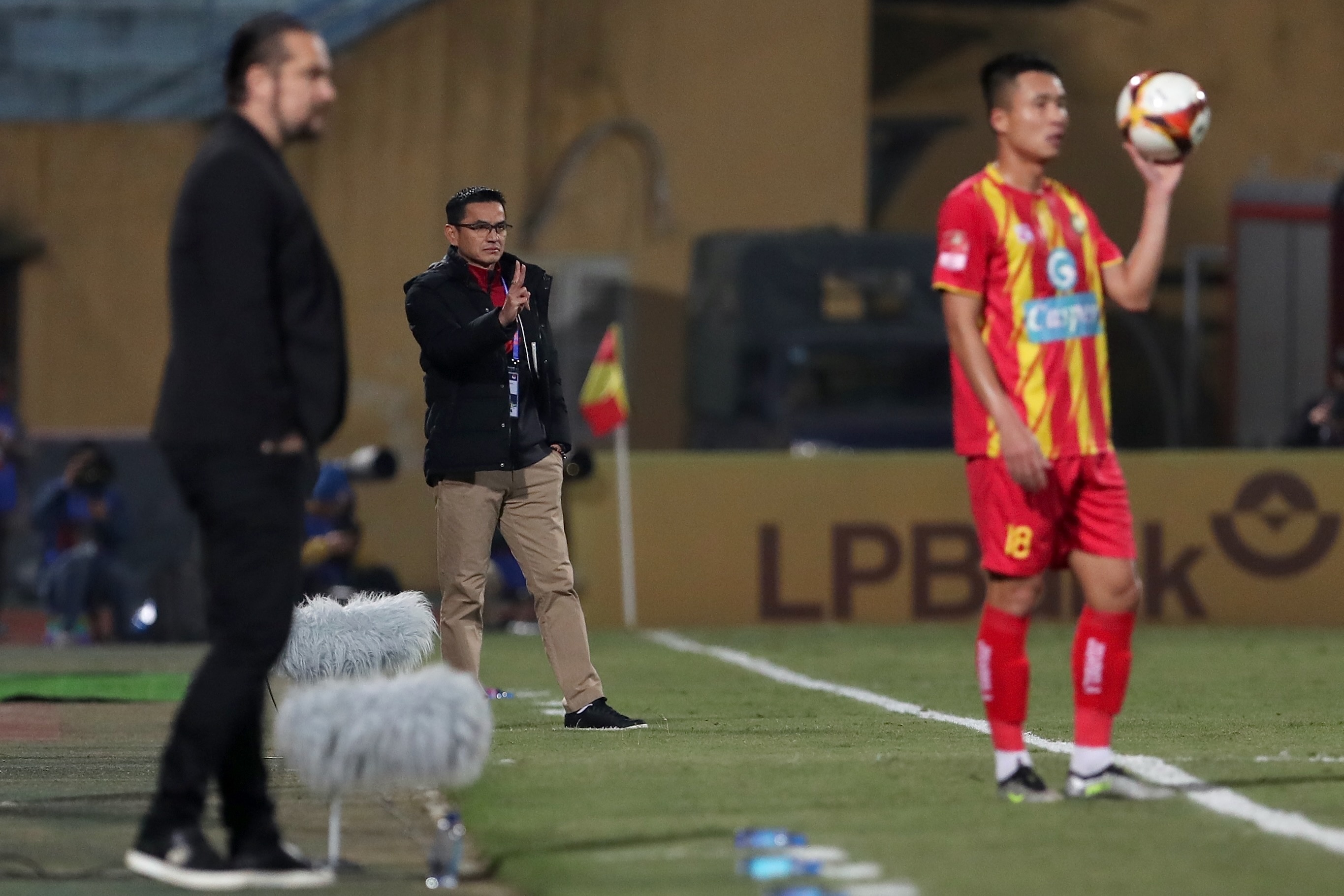 Quang Hai Viet Anh V.League anh 9