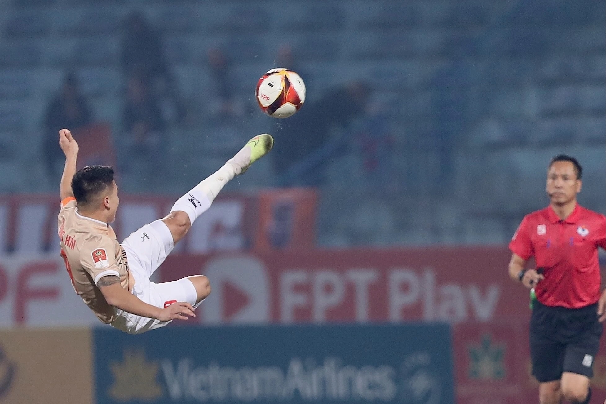 CLB CAHN giu duoc Quang Hai hinh anh