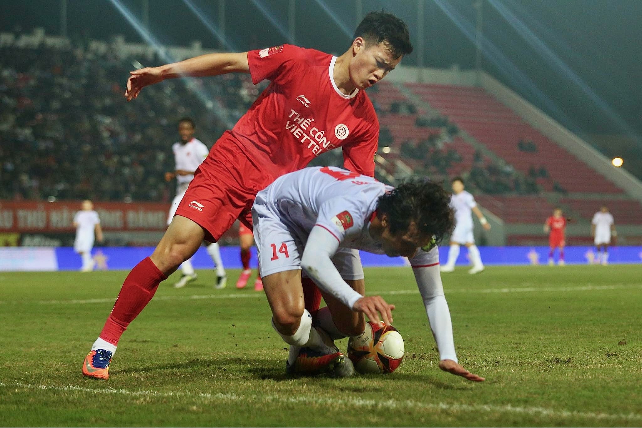 The Cong Viettel lan dau dung ap chot BXH sau 6 nam hinh anh