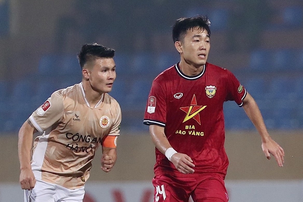 Quang Hai pha hong ngay ra mat cua Xuan Truong hinh anh