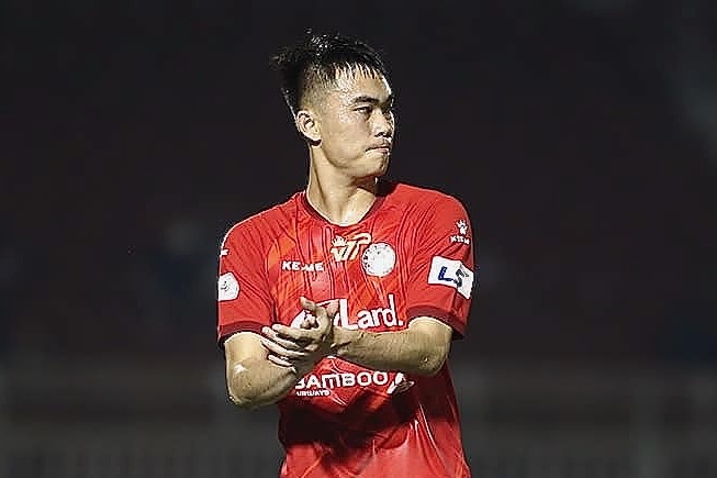 Cau thu khien Tuan Hai chan thuong bi phat nang hinh anh