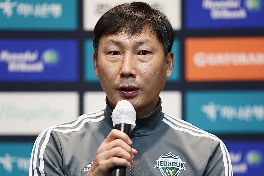 HLV Kim Sang-sik dat thoa thuan dan dat tuyen Viet Nam hinh anh