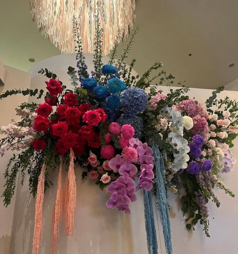 Dam cuoi cua Quang Hai dung 10.000 bong hoa tuoi dat tien hinh anh