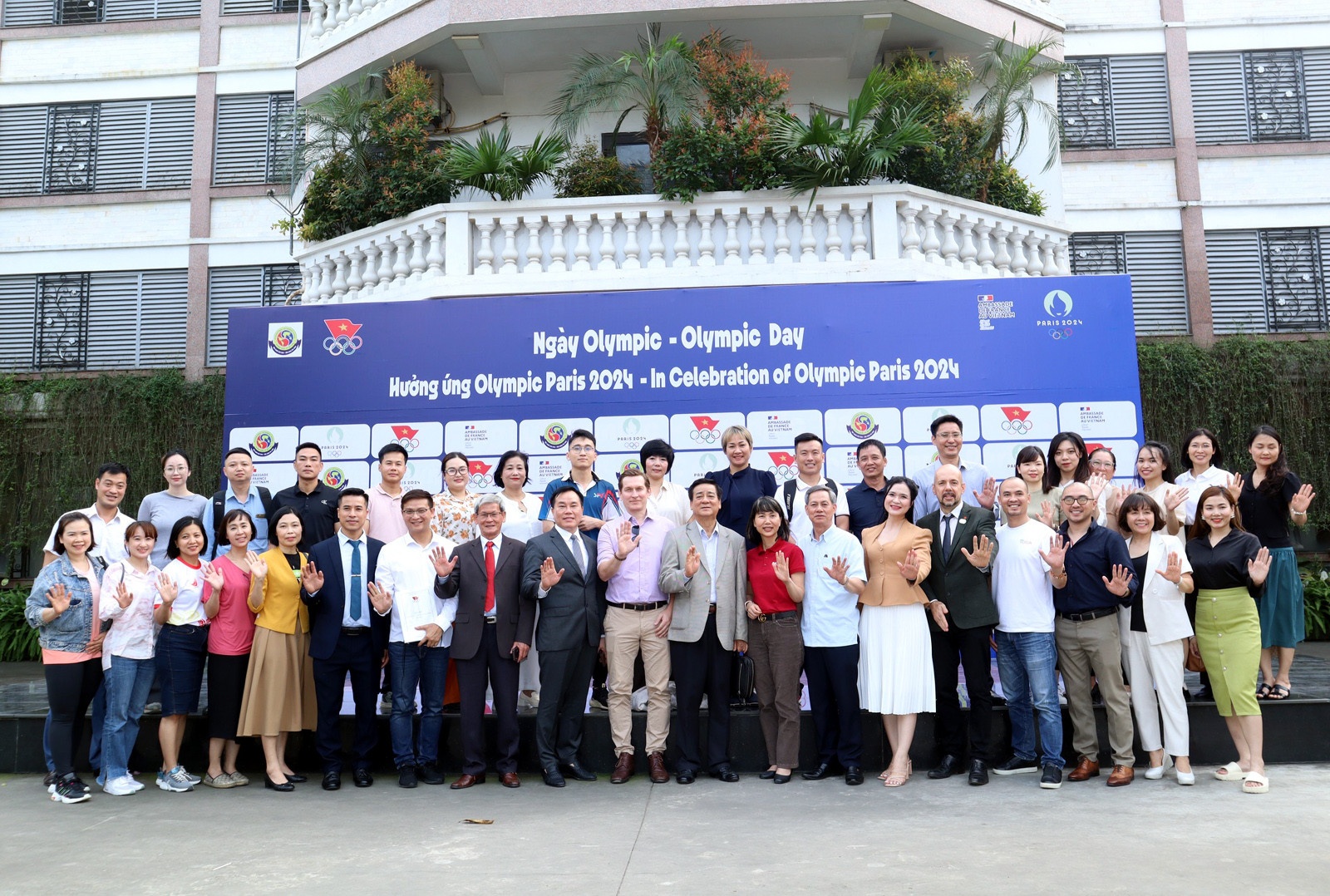 Hon 1.000 nguoi huong ung The van hoi Paris 2024 tai Viet Nam hinh anh