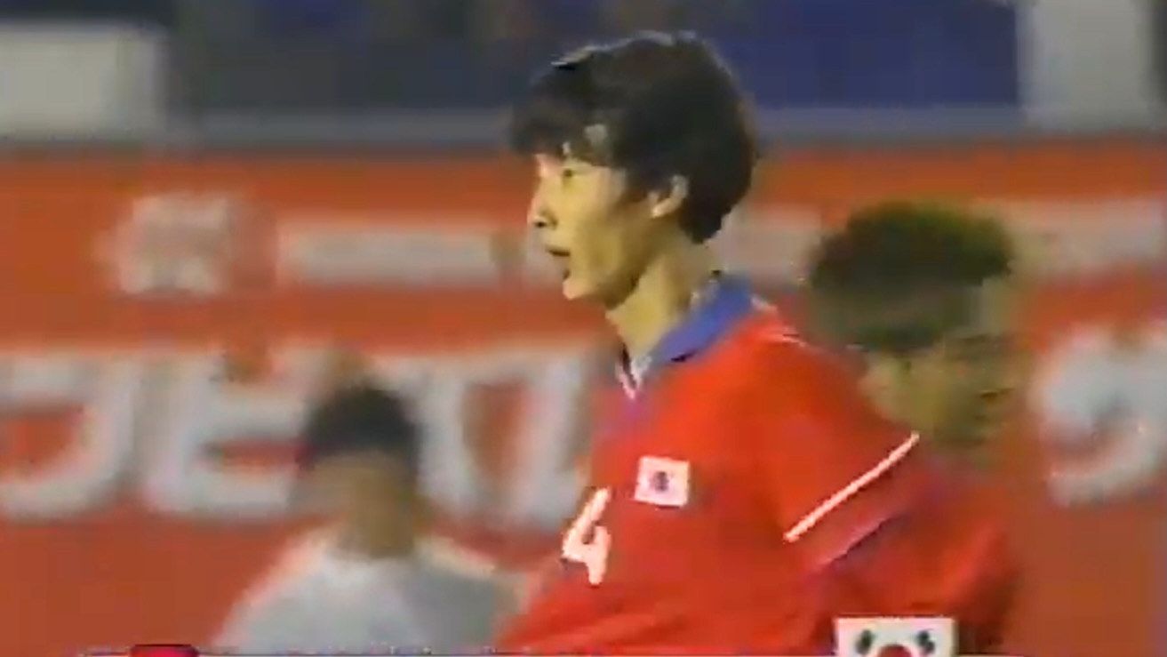 Kim Sang-sik bi the do trong ngay HLV Park doi dau Troussier hinh anh