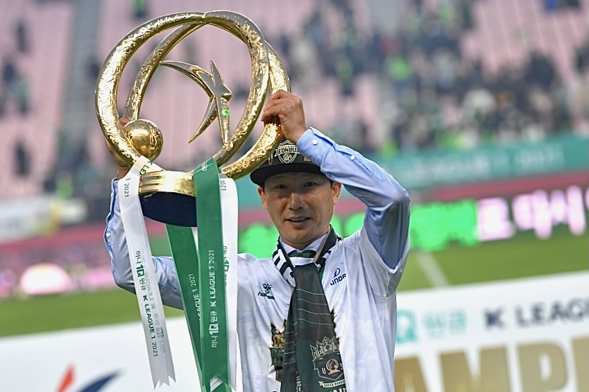 Bao Thai Lan: Voi HLV Kim Sang-sik, tuyen Viet Nam muon tro lai so 1 hinh anh