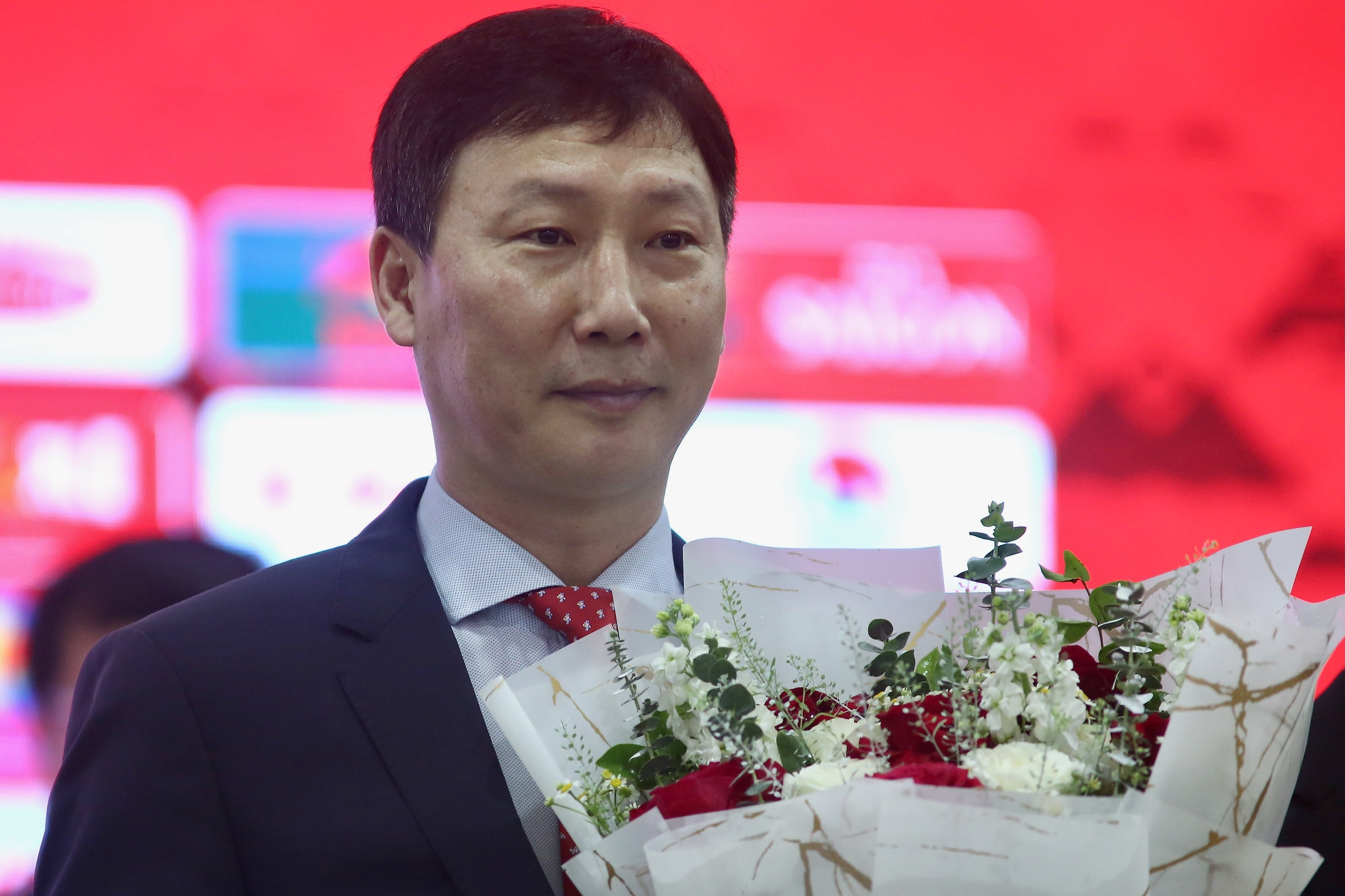 HLV Kim Sang-sik: 'Toi nghe ong Park nhung cung co ke hoach rieng' hinh anh