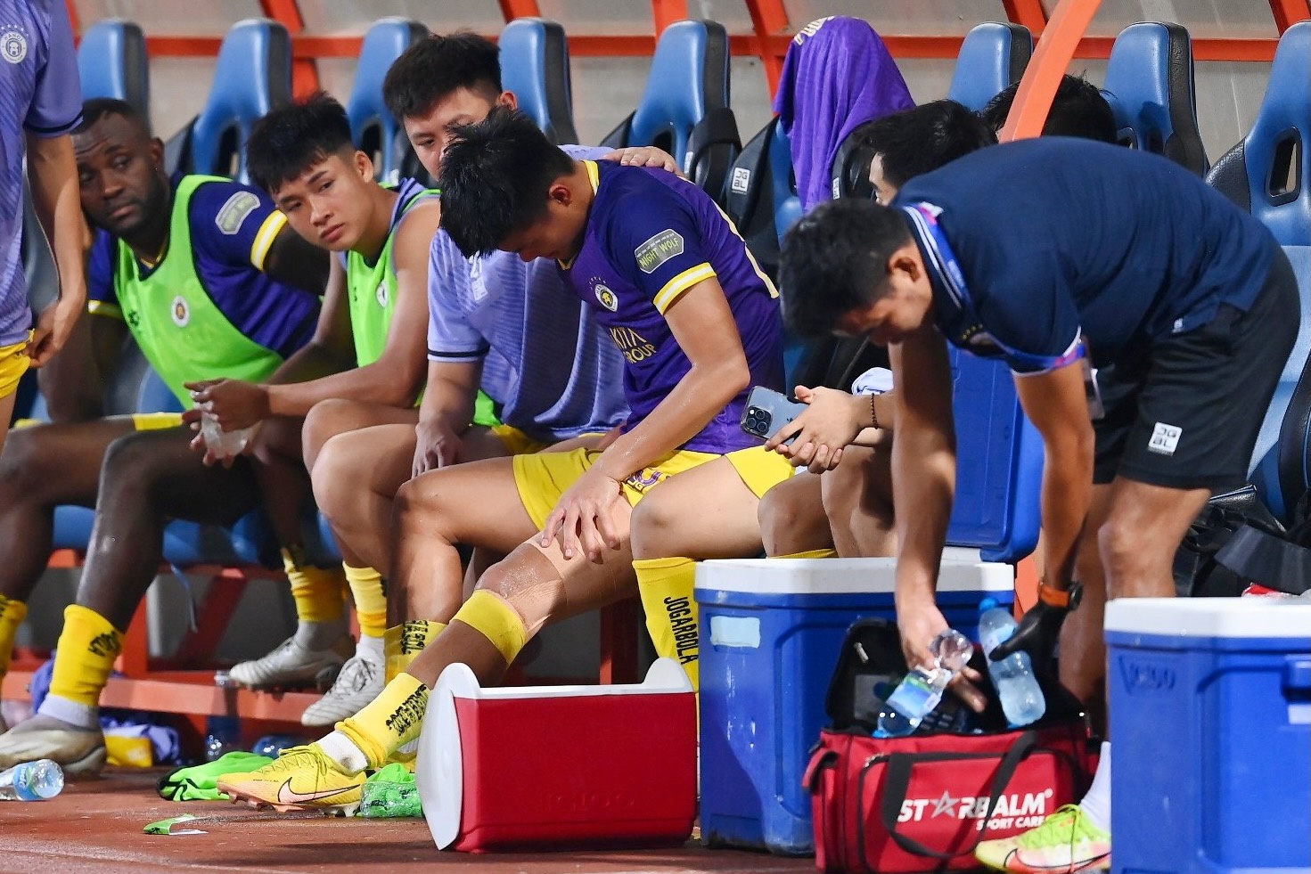 Tien dao tuyen Viet Nam chan thuong truoc ngay hoi quan hinh anh