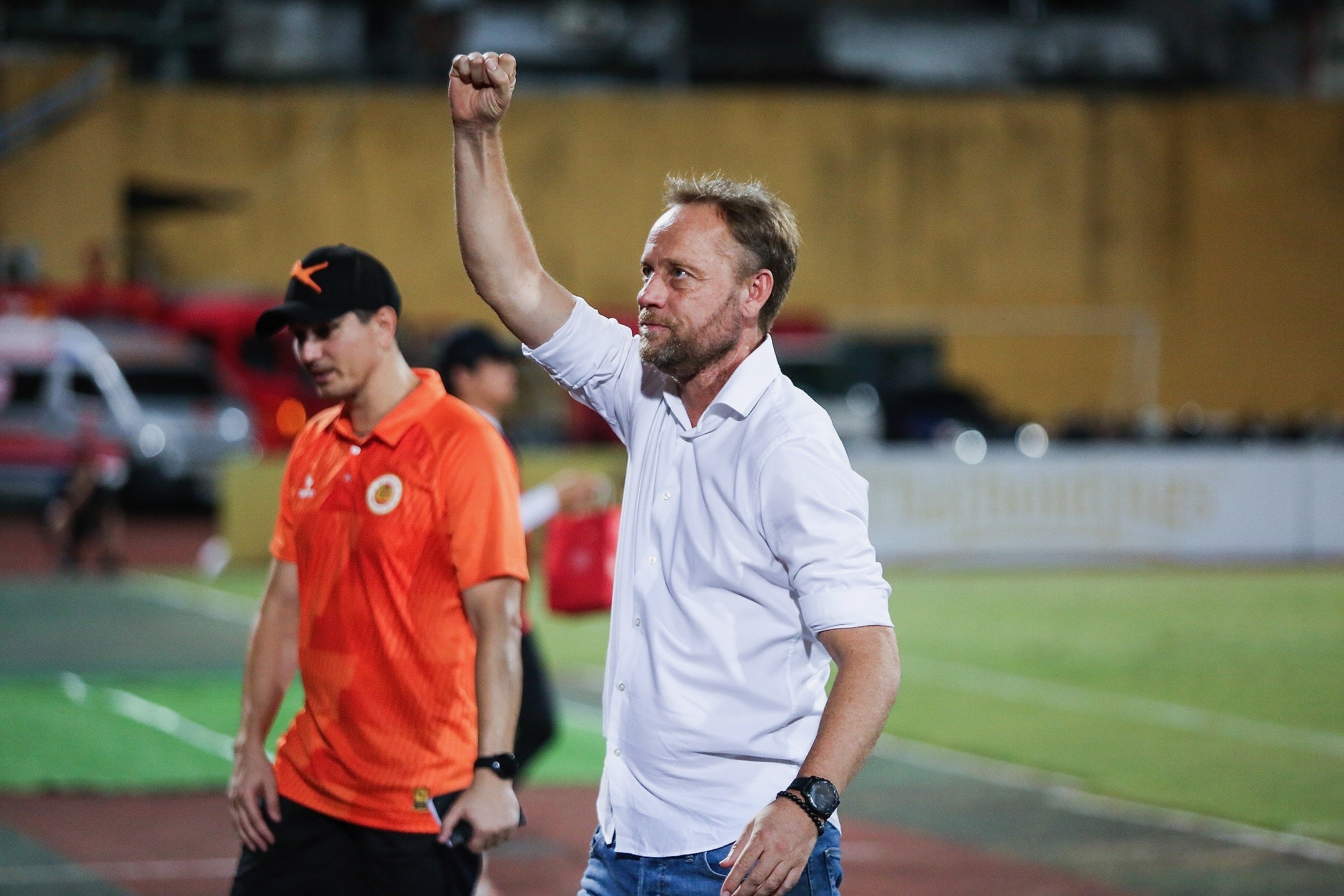 HLV Polking khong ngai nha vo dich Thai Lan hinh anh