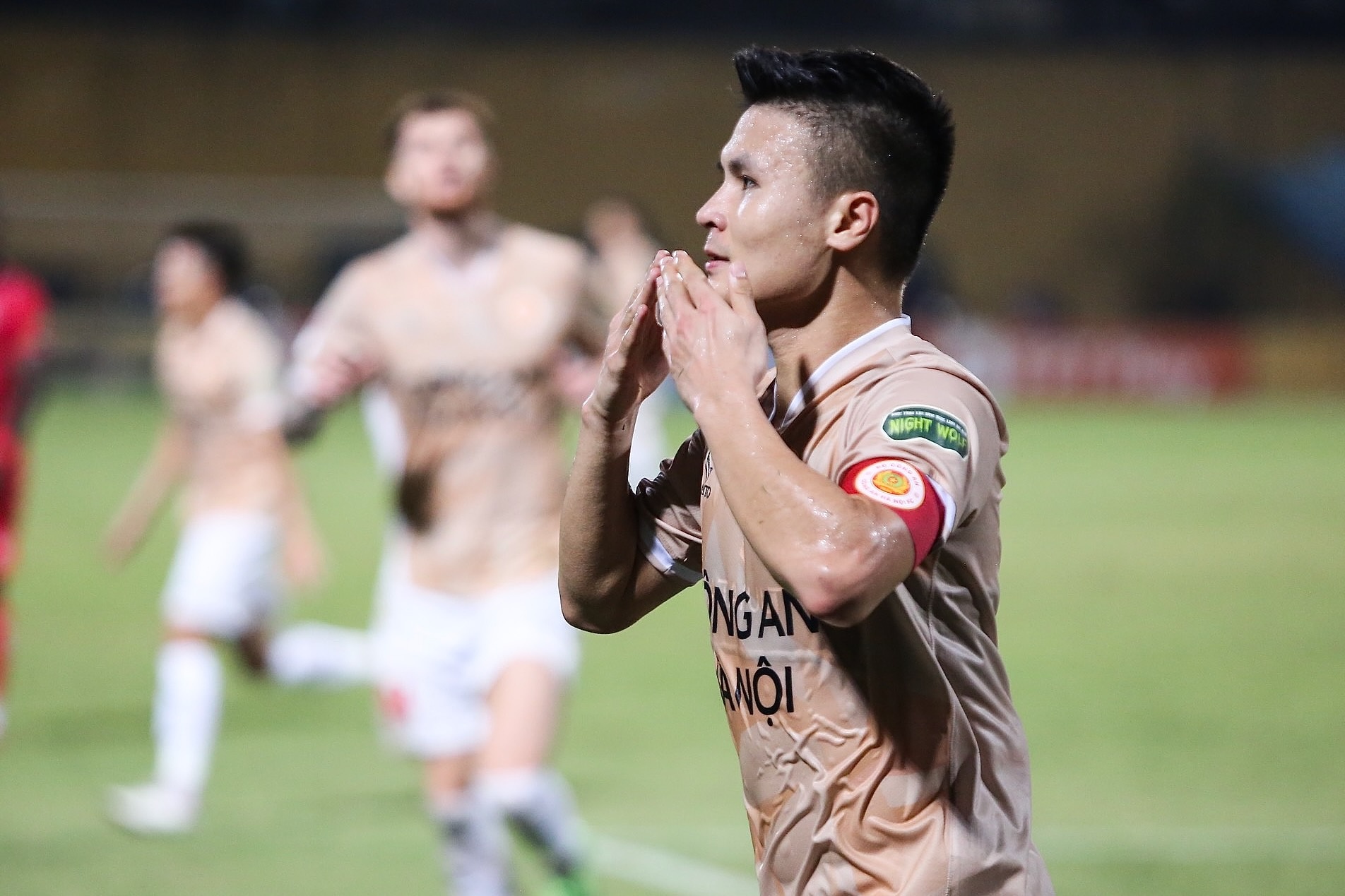 Quang Hai toa sang sau khi chot tuong lai o CLB CAHN hinh anh