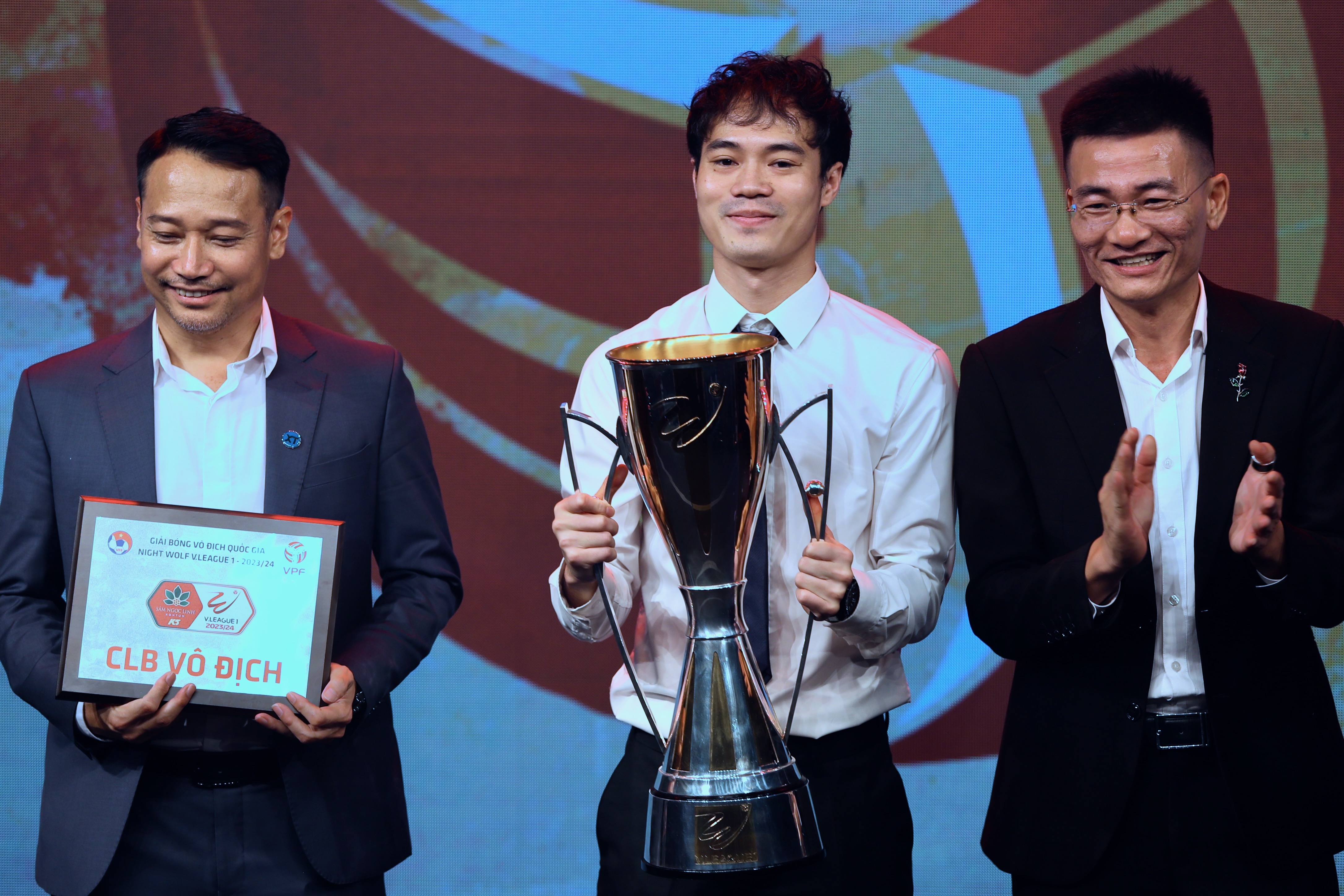 CLB Nam Dinh am nhieu giai thuong V.League hinh anh