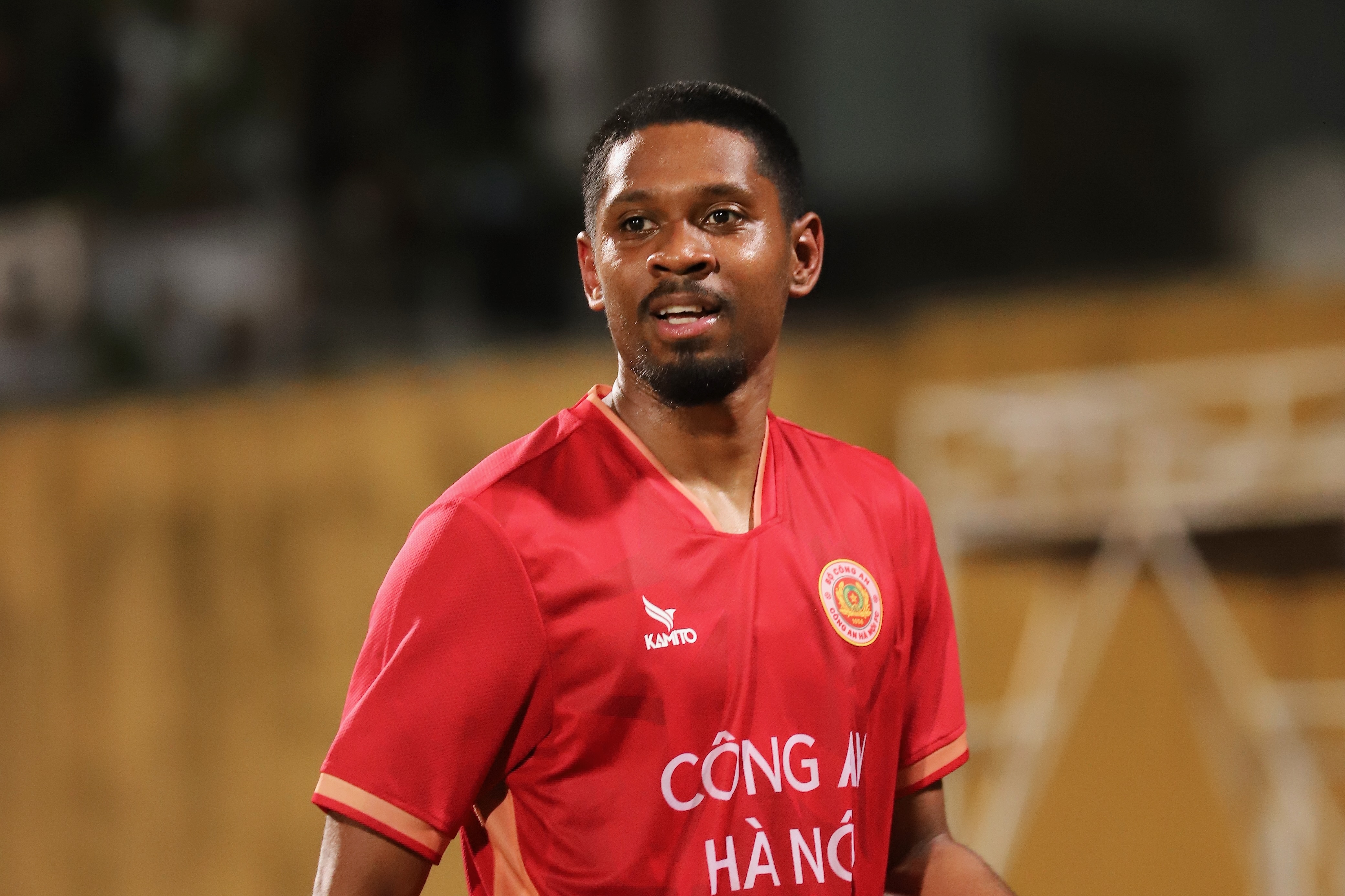 Jason Pendant Quang Vinh choi tran dau cho CAHN hinh anh