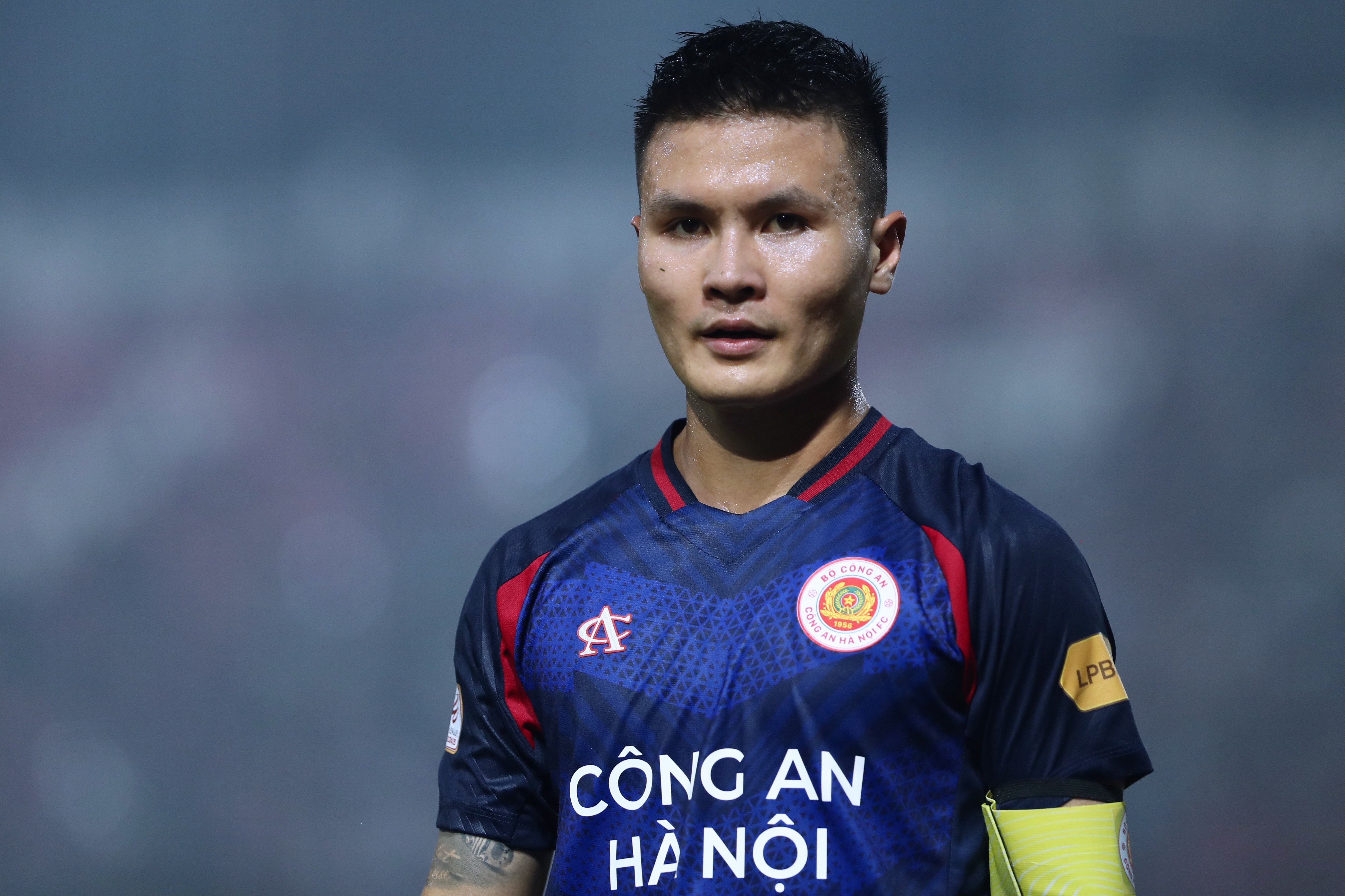 Quang Hai toa sang trong ngay CAHN thang tran dau o V.League hinh anh