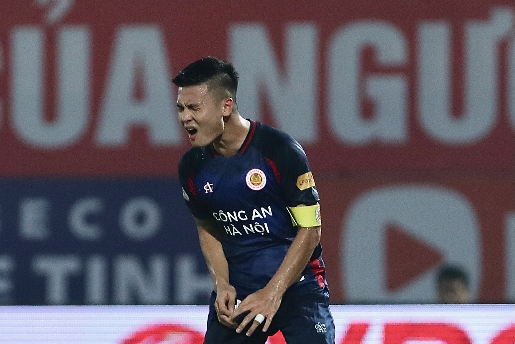 Dan sao CLB CAHN cam lang truoc Hai Phong hinh anh