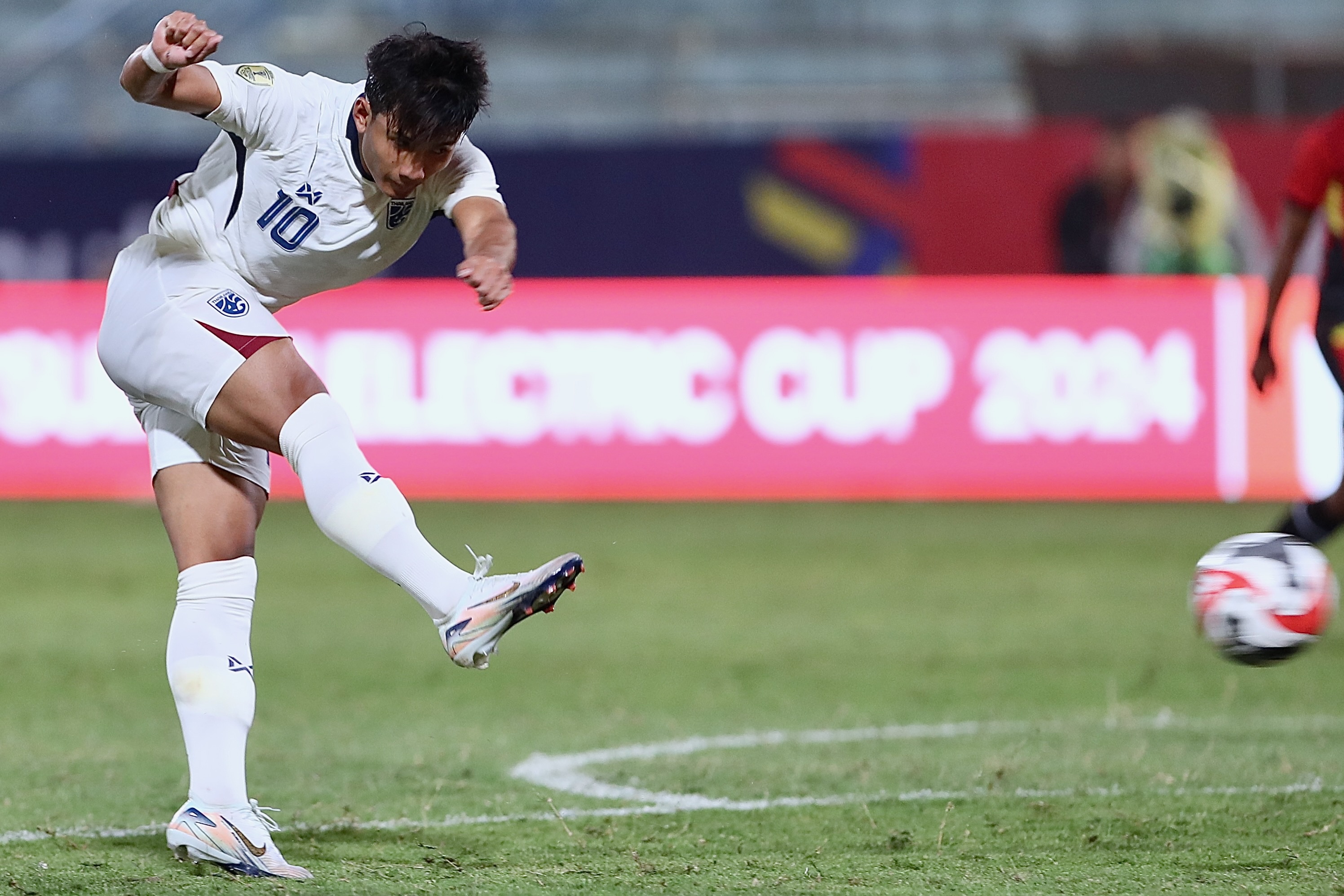 suphanat mueanta anh 8