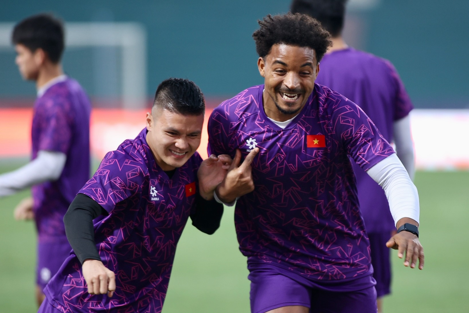 Xuan Son thich thu khi tap voi Quang Hai hinh anh