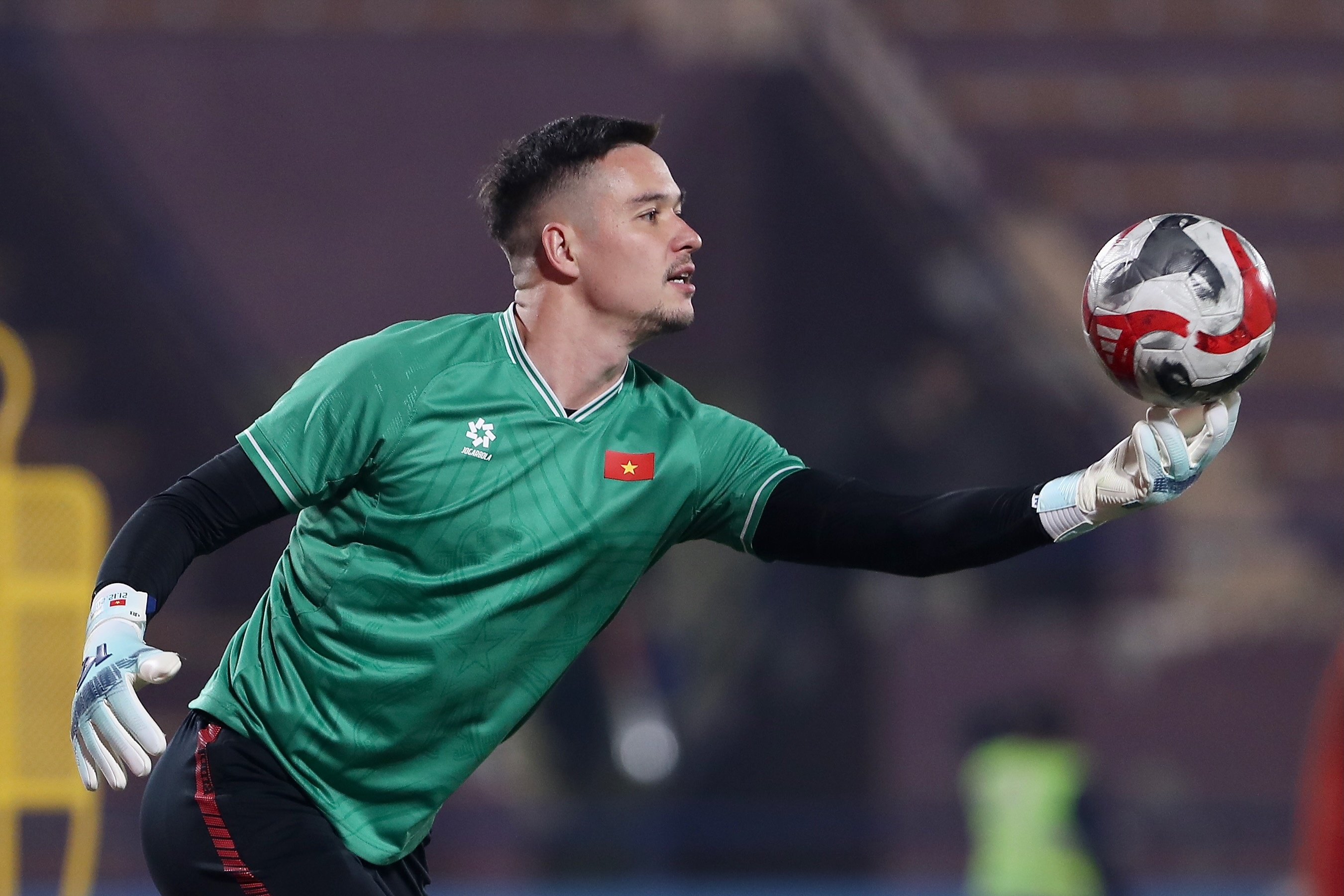 HLV Kim noi ly do chon Dinh Trieu bat nhieu hon Filip hinh anh