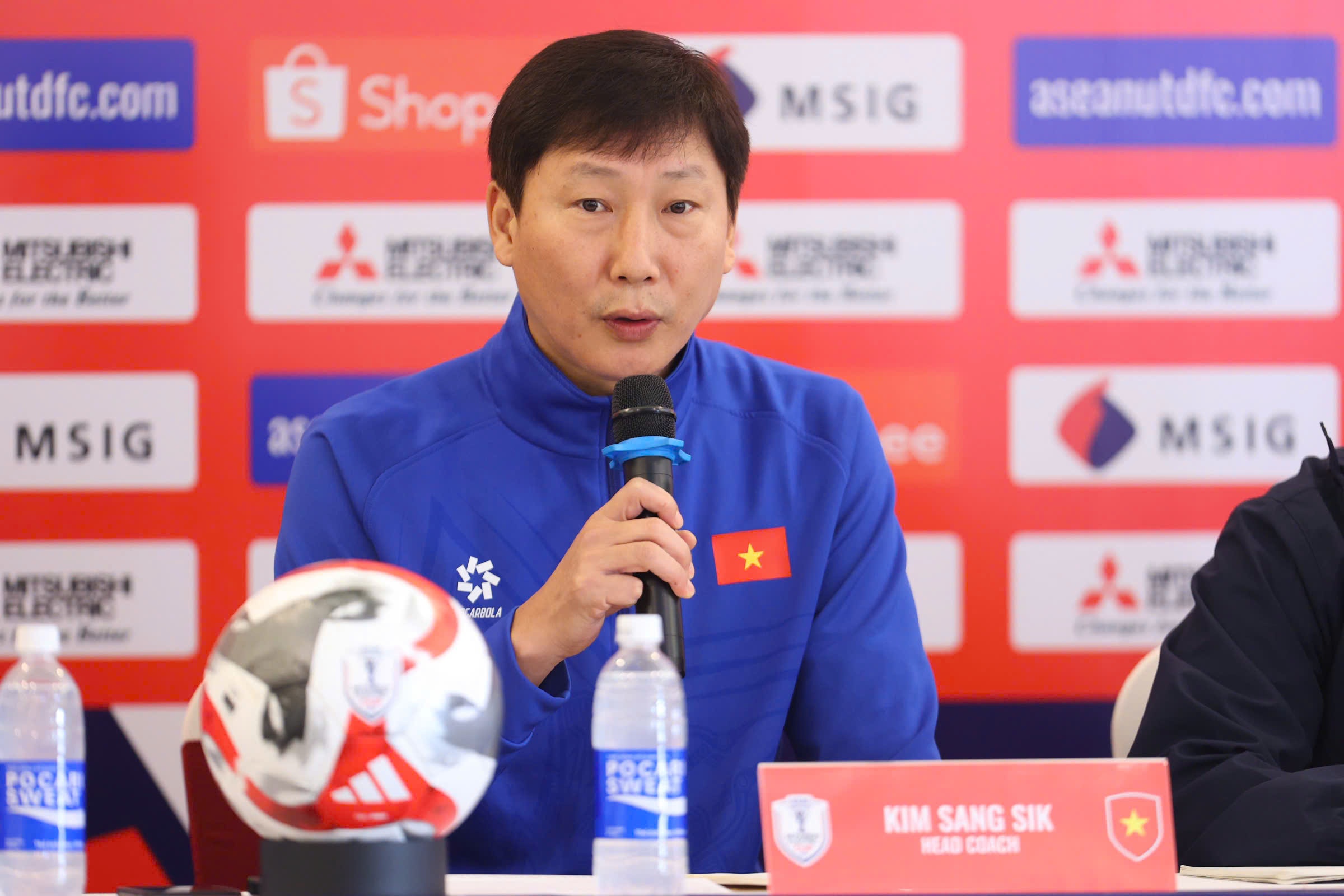 HLV Kim: 'Khi xem bang A, toi da nghi den tran chung ket' hinh anh