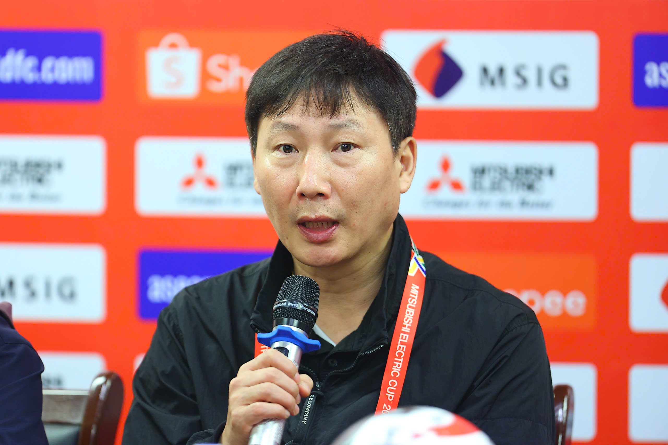 HLV Kim: 'Viec tuyen Viet Nam so Thai Lan da la qua khu' hinh anh