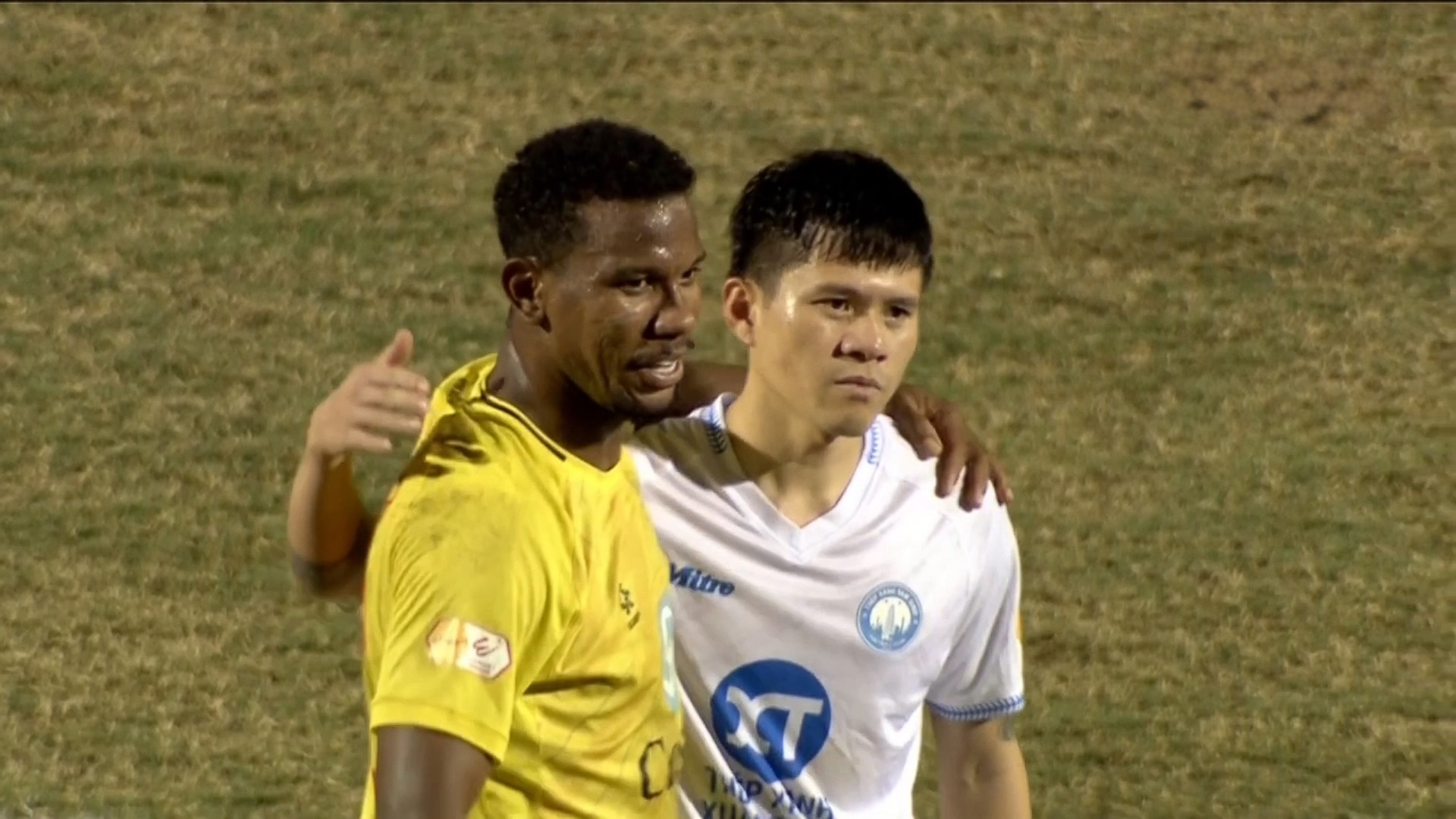 Hoa Thanh Hoa, Nam Dinh lo co hoi len dau bang hinh anh