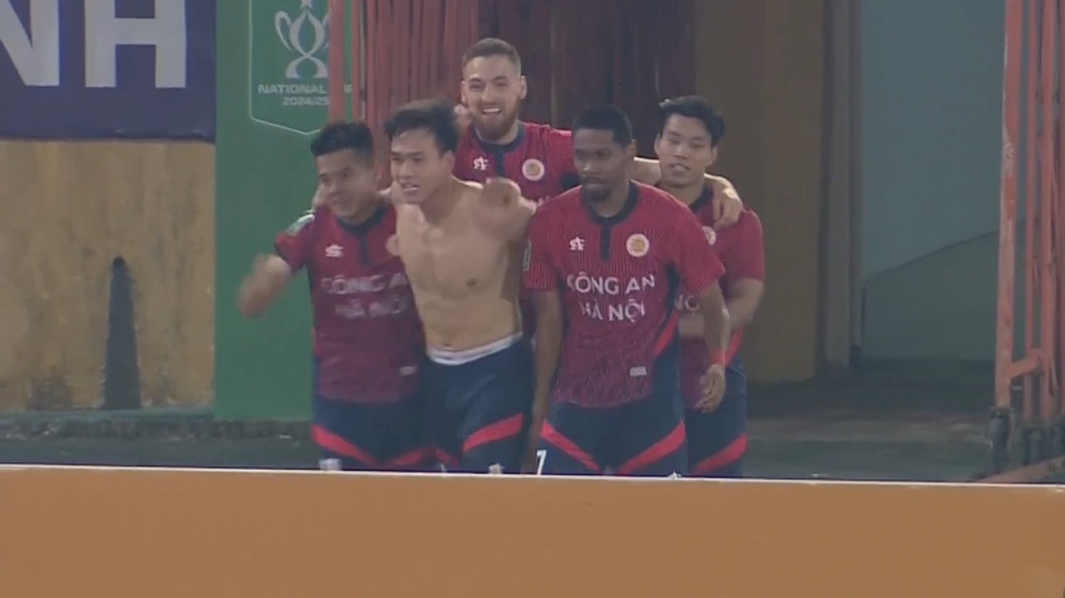 Bui Hoang Viet Anh toa sang giup CAHN vao tu ket hinh anh