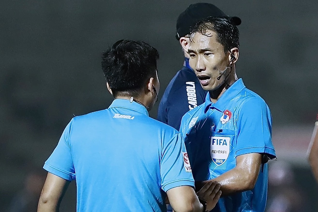 CLB Thanh Hoa se de nghi kiem tra tu cach trong tai hinh anh