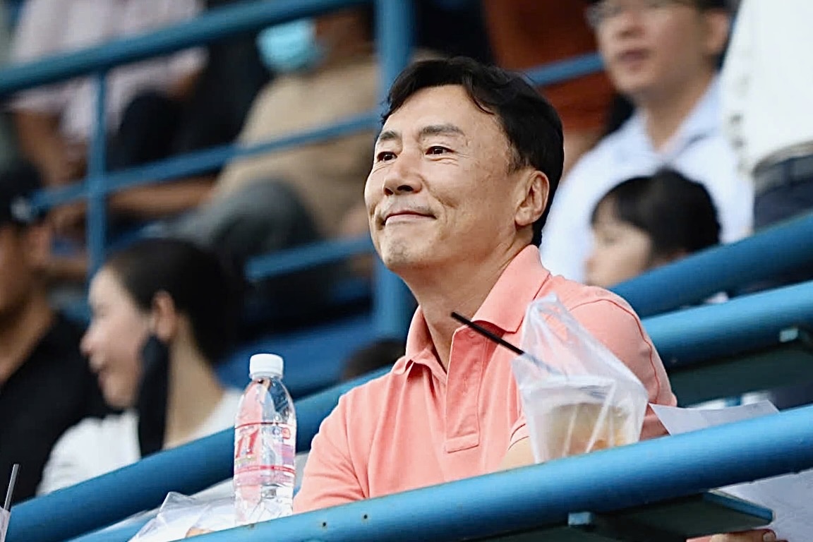 HLV tuyen Lao: 'Toi den Binh Duong de xem Tien Linh' hinh anh