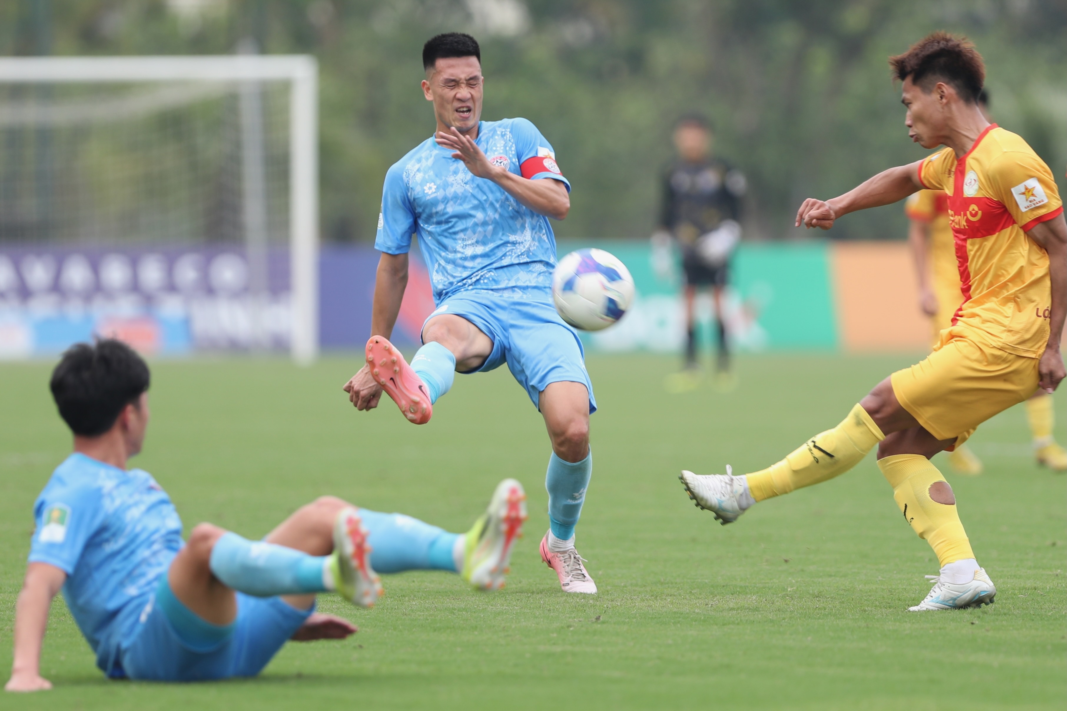 cau thu danh nhau anh 6