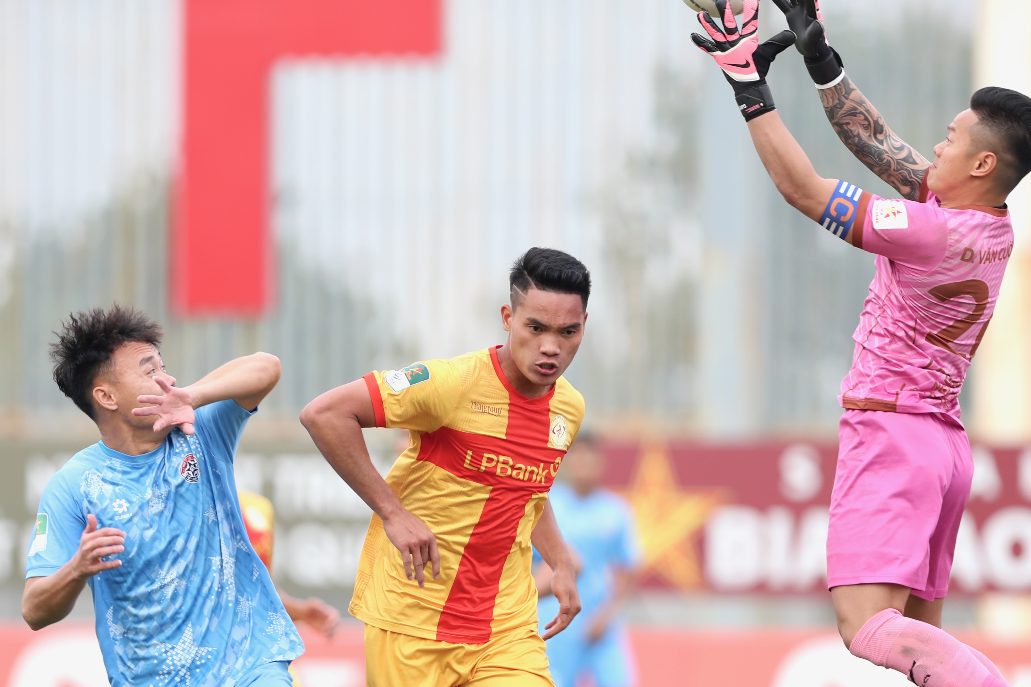 cau thu danh nhau anh 4