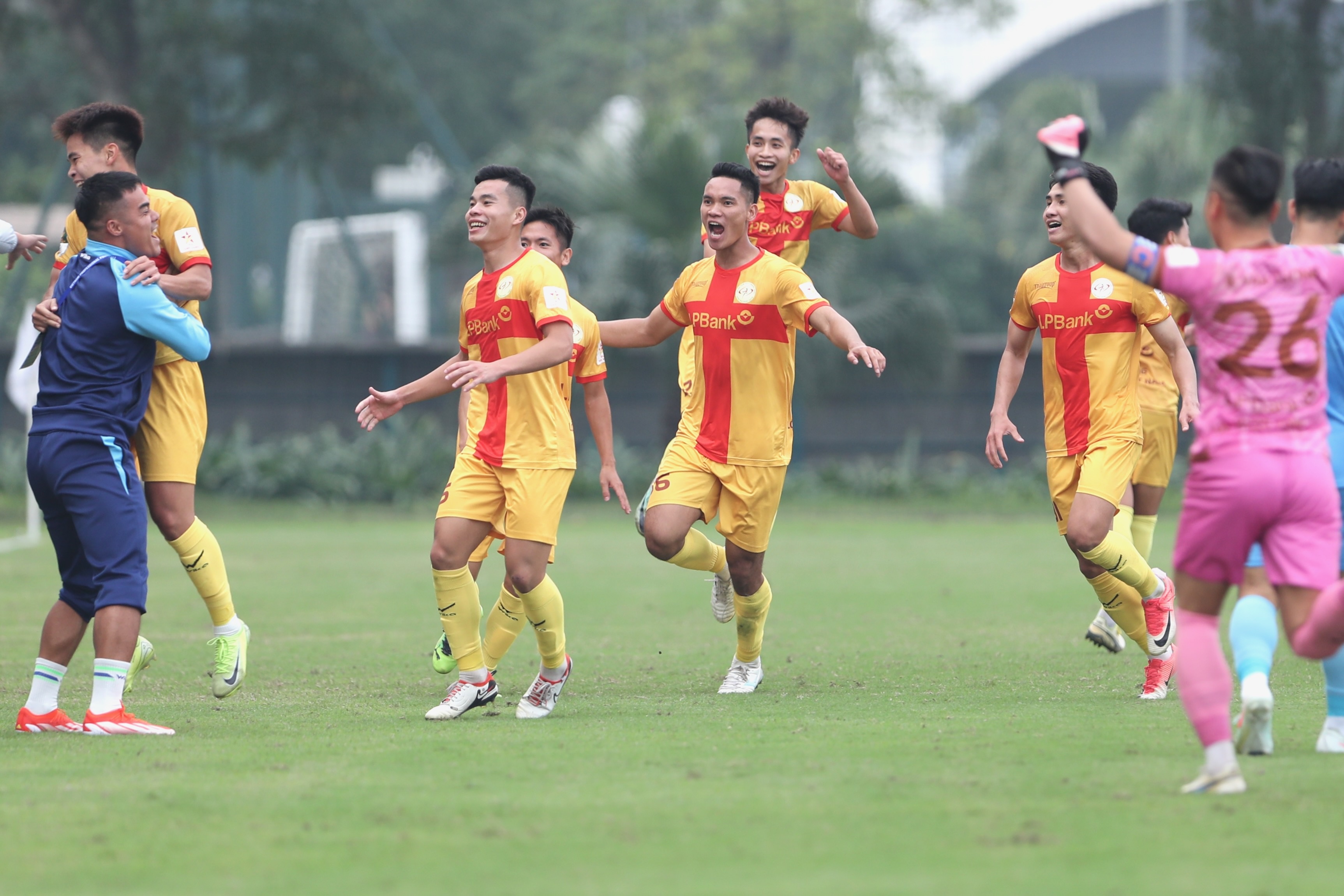 cau thu danh nhau anh 7