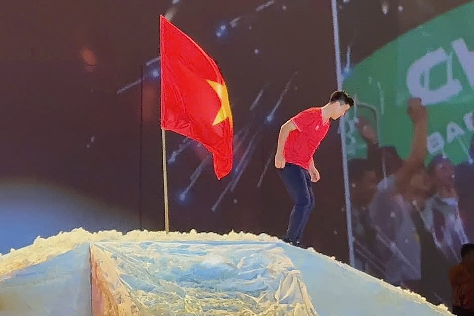 Duy Manh, Hai Long tai hien khoanh khac lich su cua bong da Viet Nam hinh anh