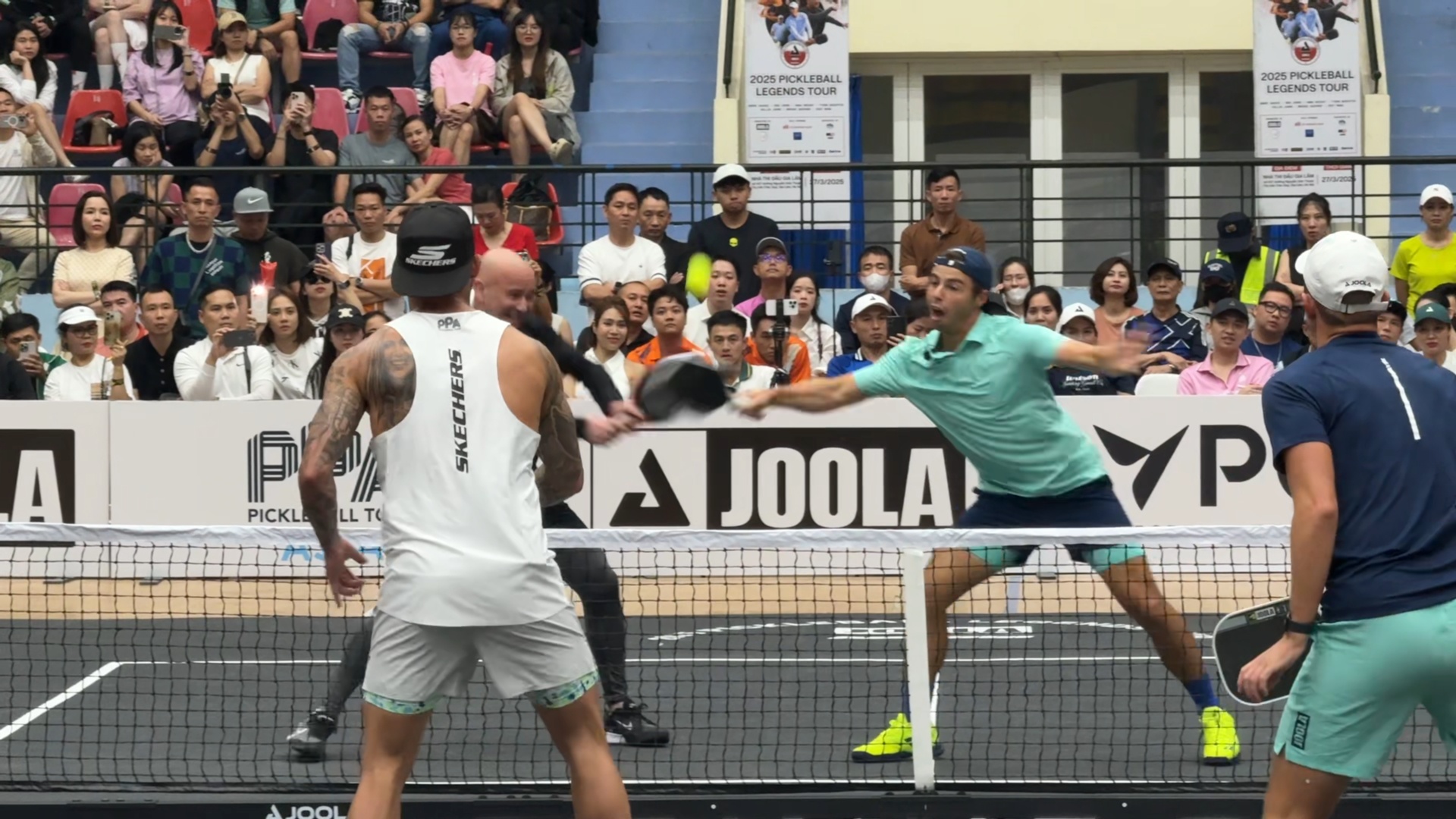 Tay vot pickleball so mot the gioi show dang cap o Ha Noi hinh anh