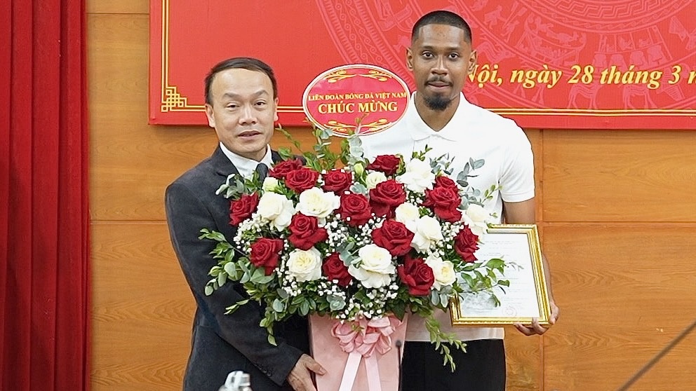 Cao Quang Vinh tuyen the trong ngay nhan quoc tich Viet Nam hinh anh