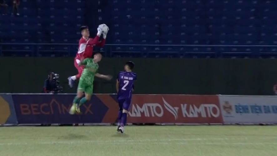 Pha thoi phat den kho hieu cua trong tai tran Binh Duong - Ninh Binh hinh anh