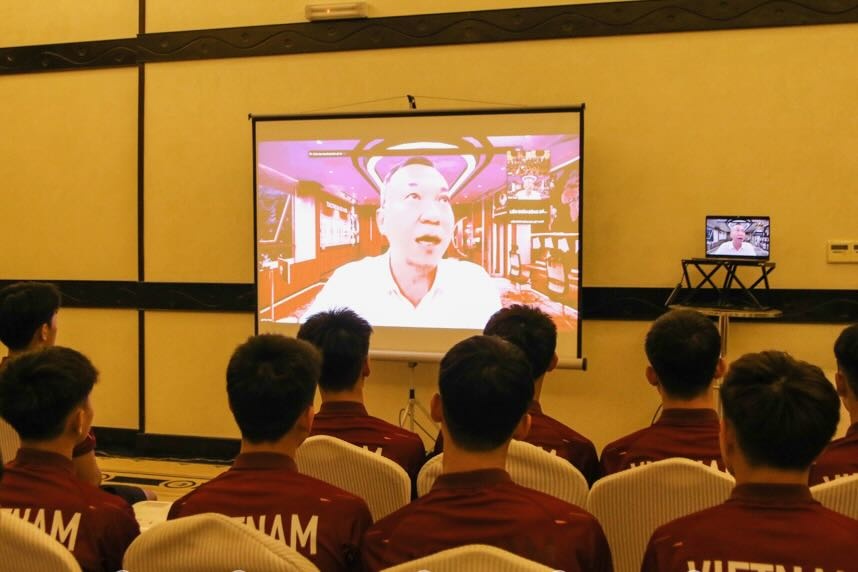 Sep VFF len day cot tinh than cho U17 Viet Nam truoc canh cua lich su hinh anh