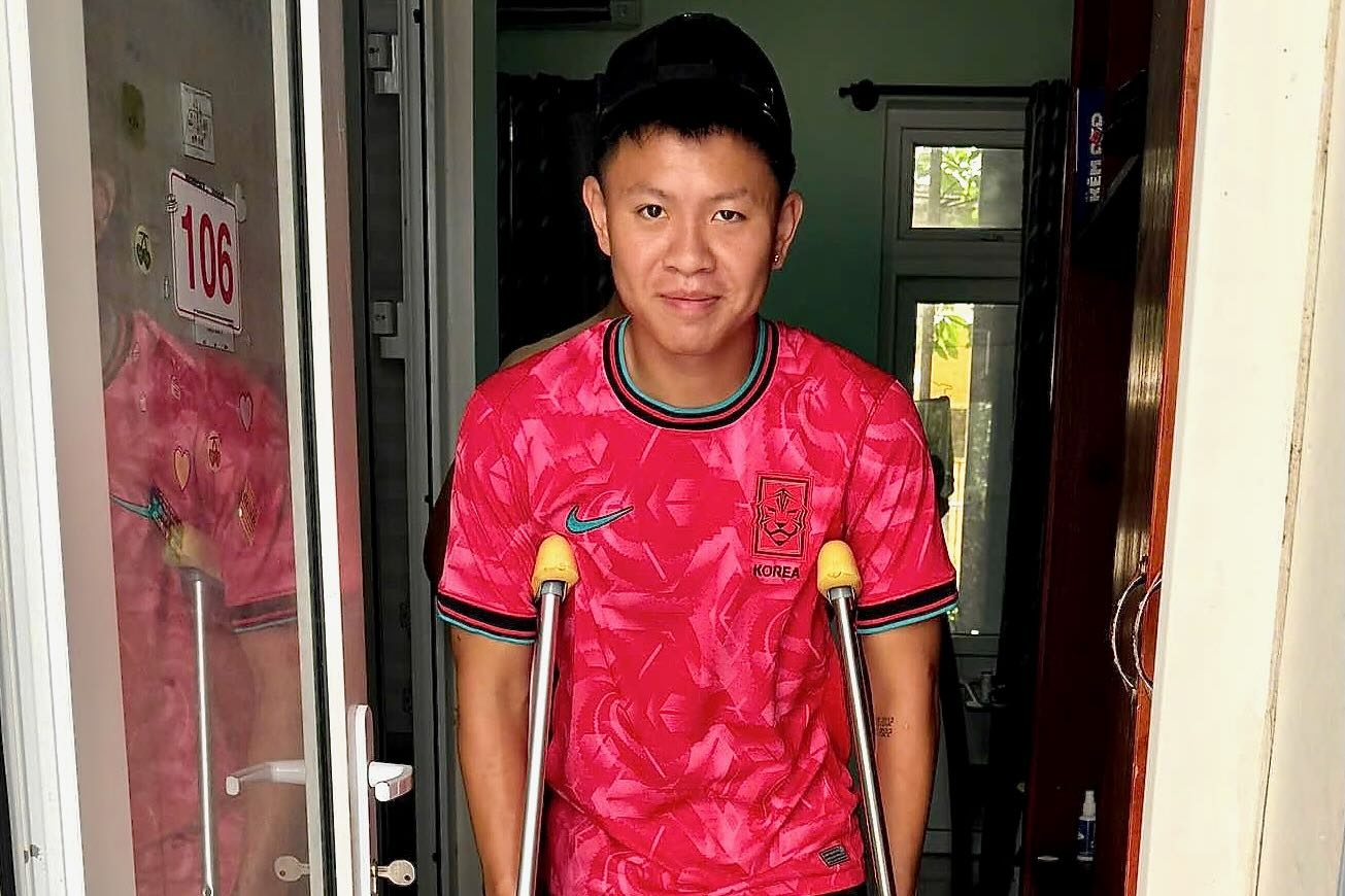 Them cau thu chan thuong nang khi da tren san My Dinh hinh anh