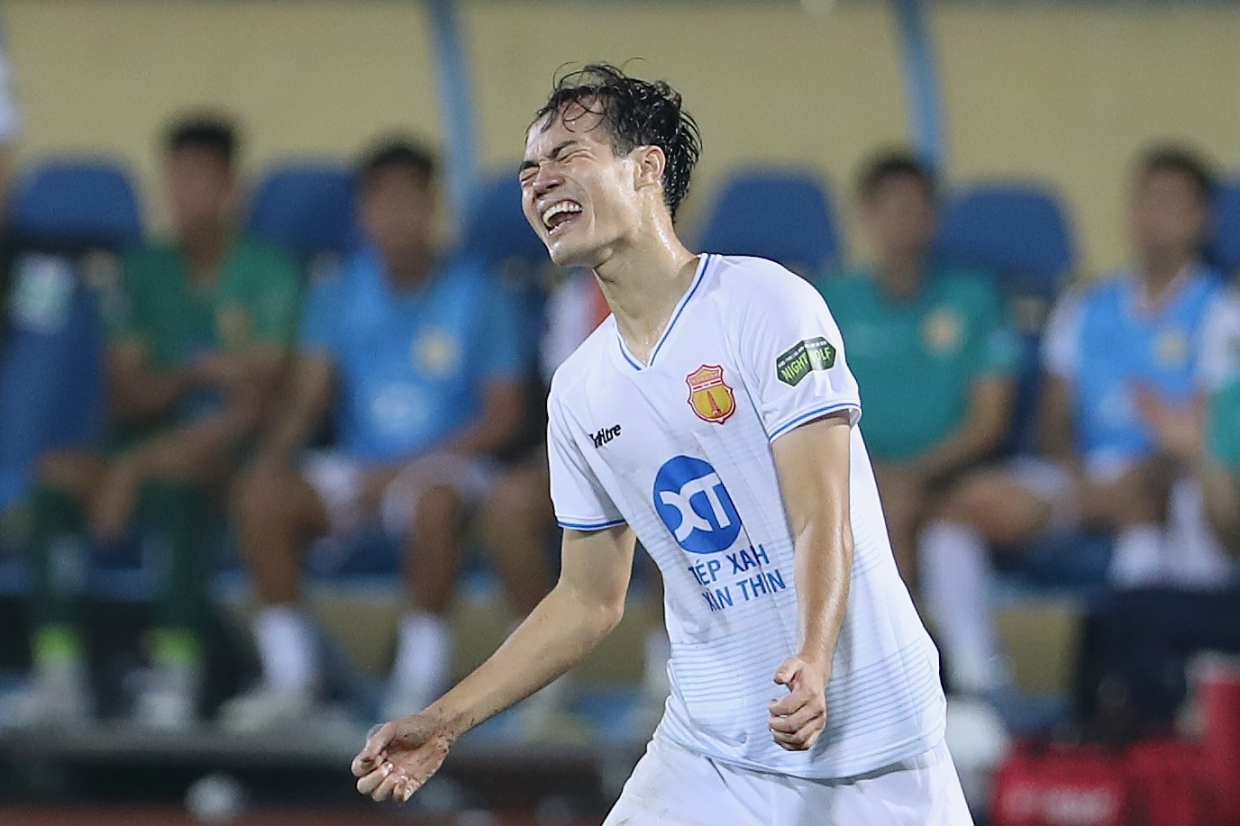 Van Toan dinh chan thuong hinh anh