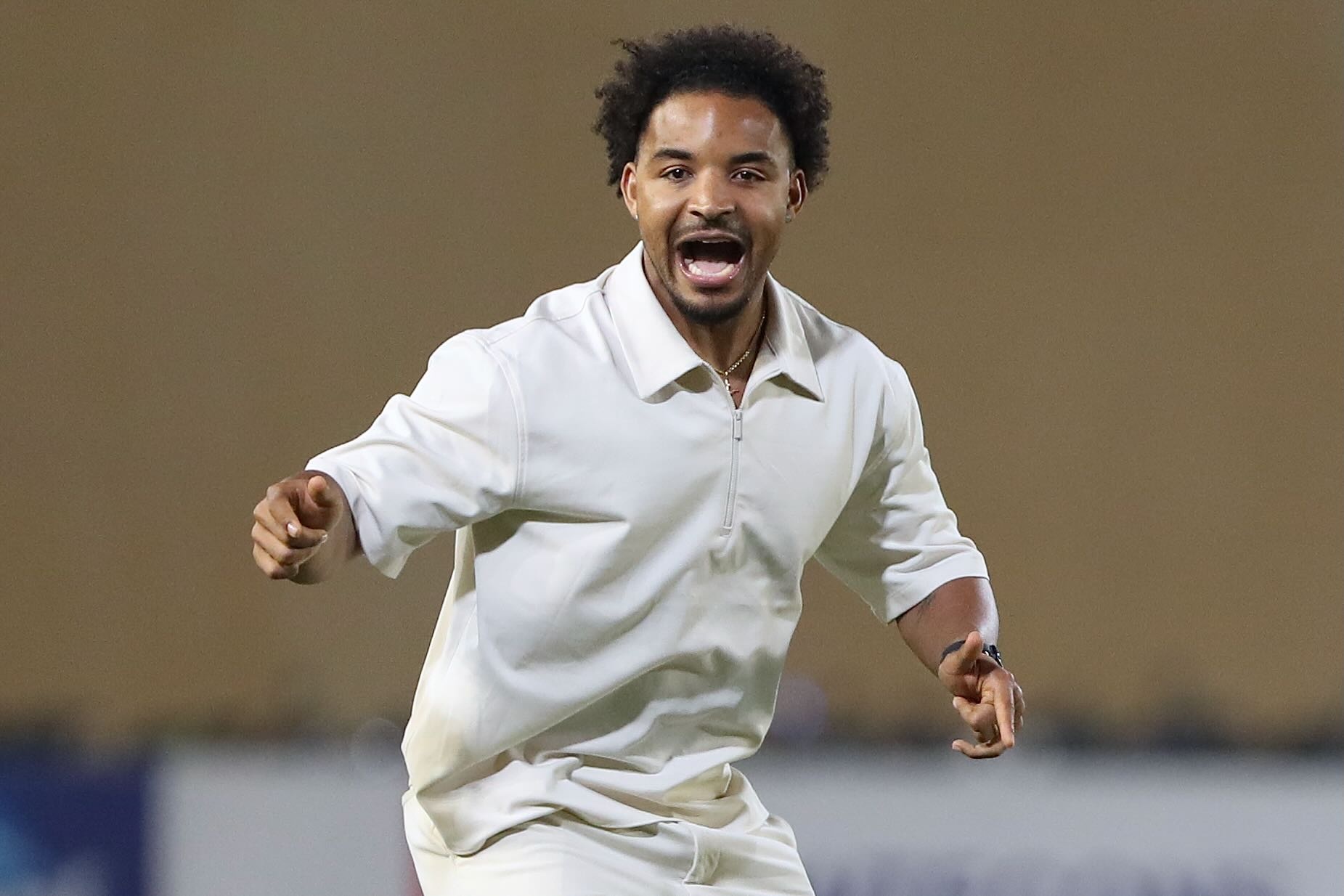 Xuan Son nhay mua tren san Hang Day hinh anh