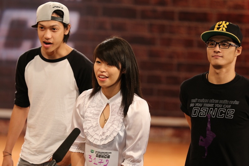 Lam Vinh Hai chieu fan nu o 'Thu thach cung buoc nhay' hinh anh