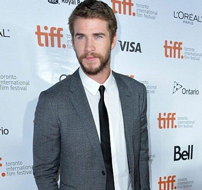 Liam phu nhan cao buoc phan boi Miley hinh anh